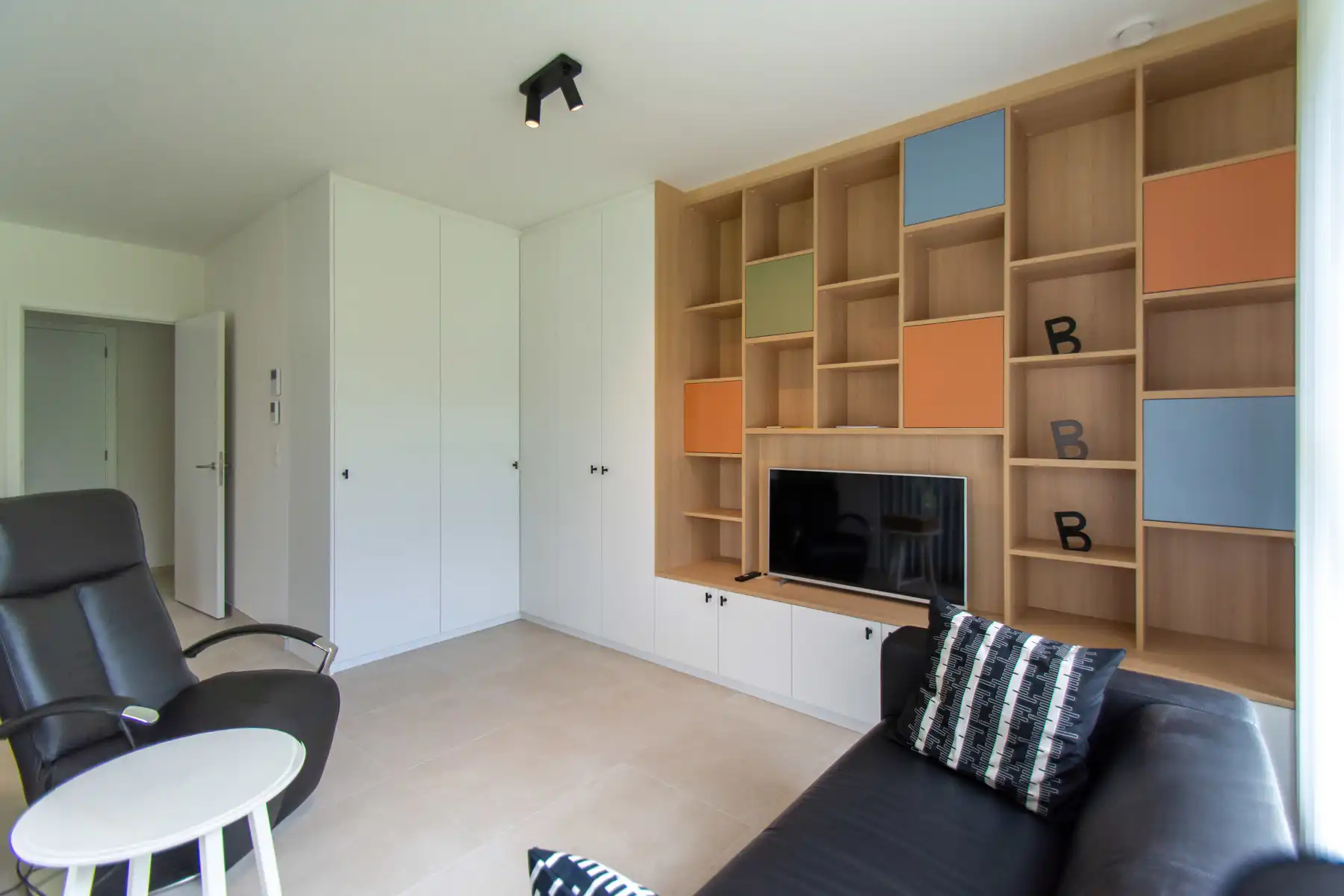 Rustig gemeubeld en comfortabel 1slpk appt. met mooi terras  foto 6