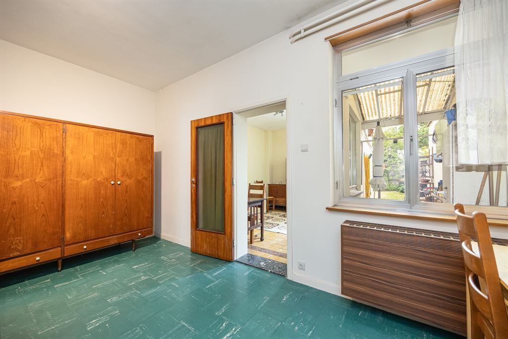 Zeer ruime, te renoveren woning met tuin foto 11