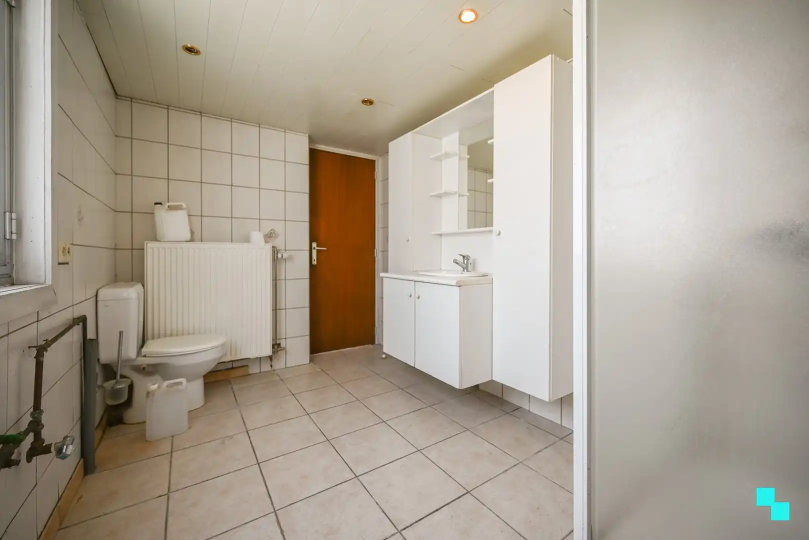 Te renoveren halfopen bebouwing met garage foto 14