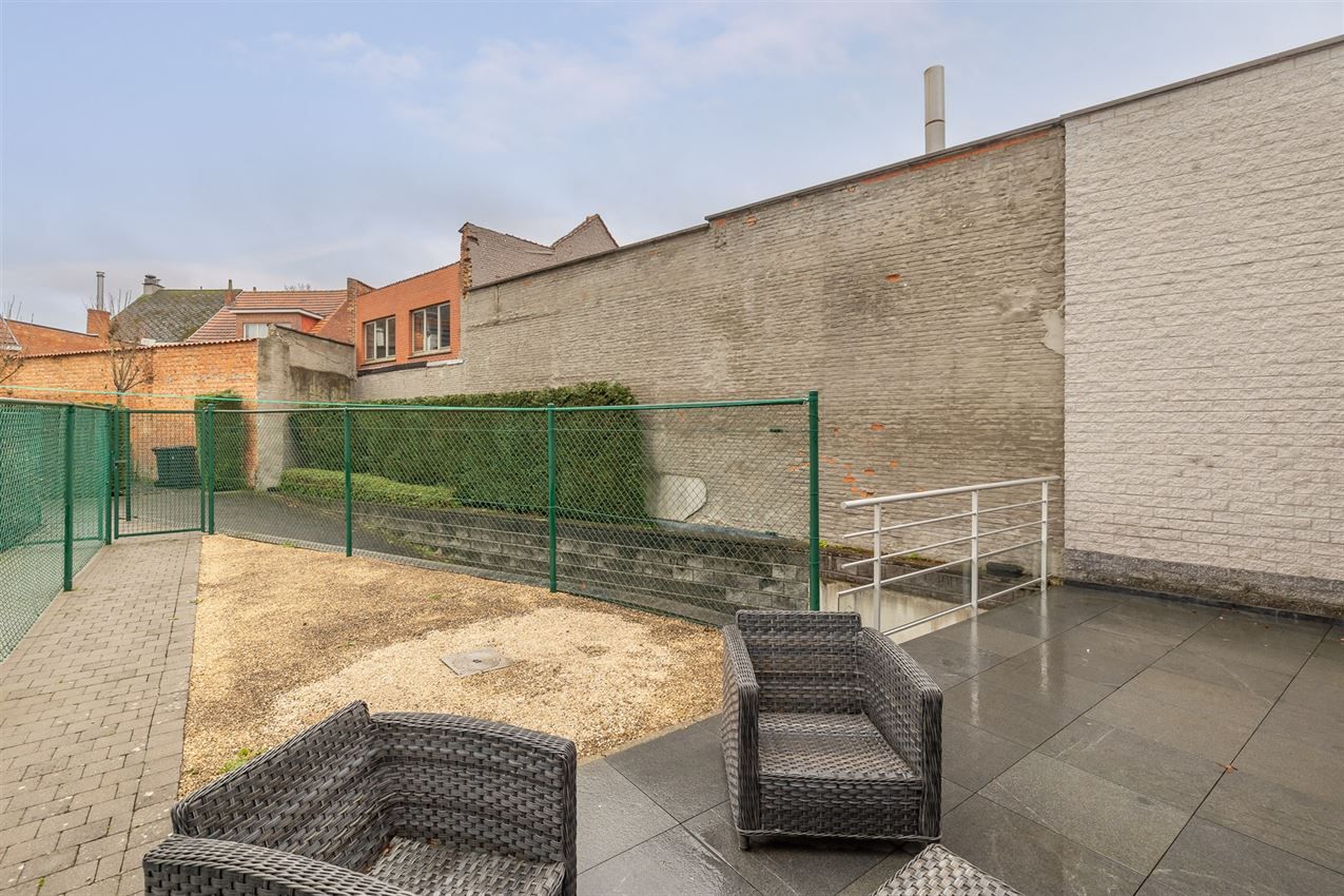 Gelijkvloers tweeslaapkamer appartement met terras en staanplaats in centrum  foto 28