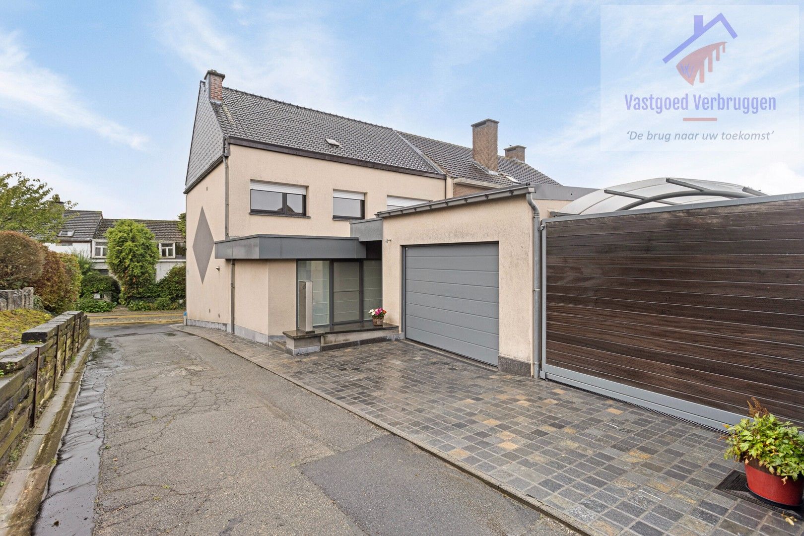 Instapklare moderne ruime woning met garage, carport en ruim terras foto 21