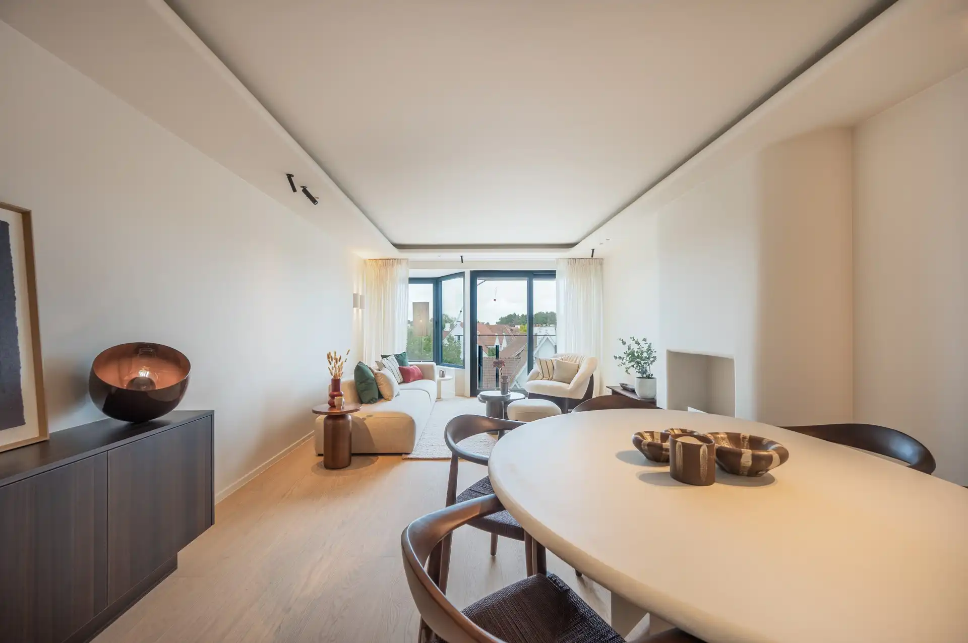 Centraal gelegen gerenoveerd appartement met twee terrassen nabij de Lippenslaan foto 2