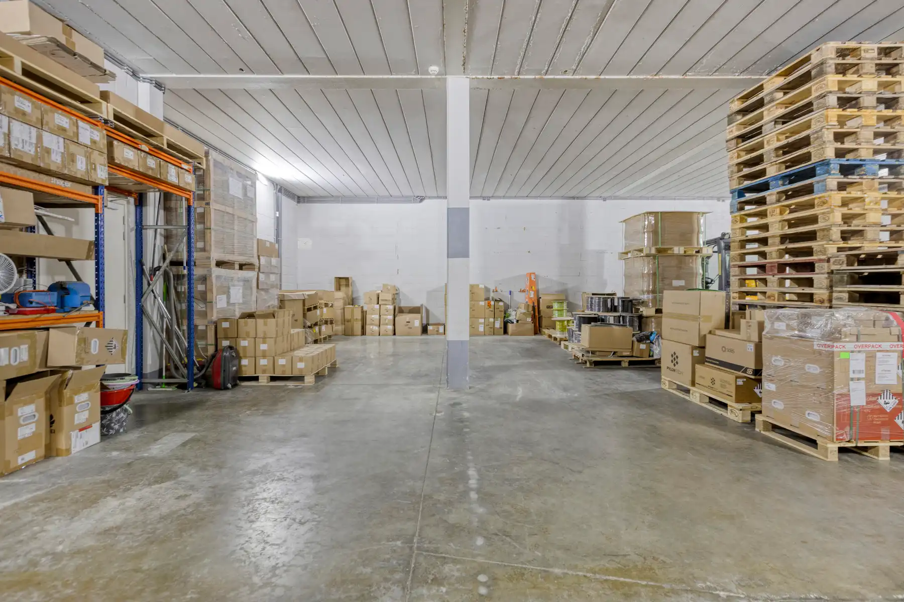 Moderne opslagloods te huur op toplocatie nabij de autosnelweg foto 4