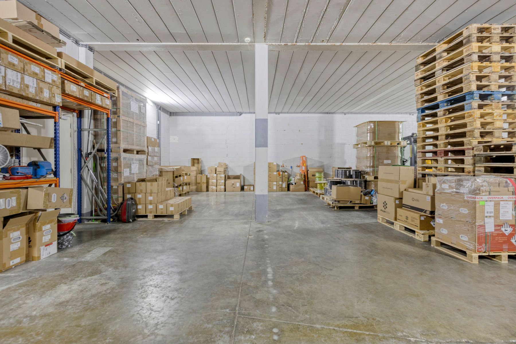 Moderne opslagloods te huur op toplocatie nabij de autosnelweg foto 4