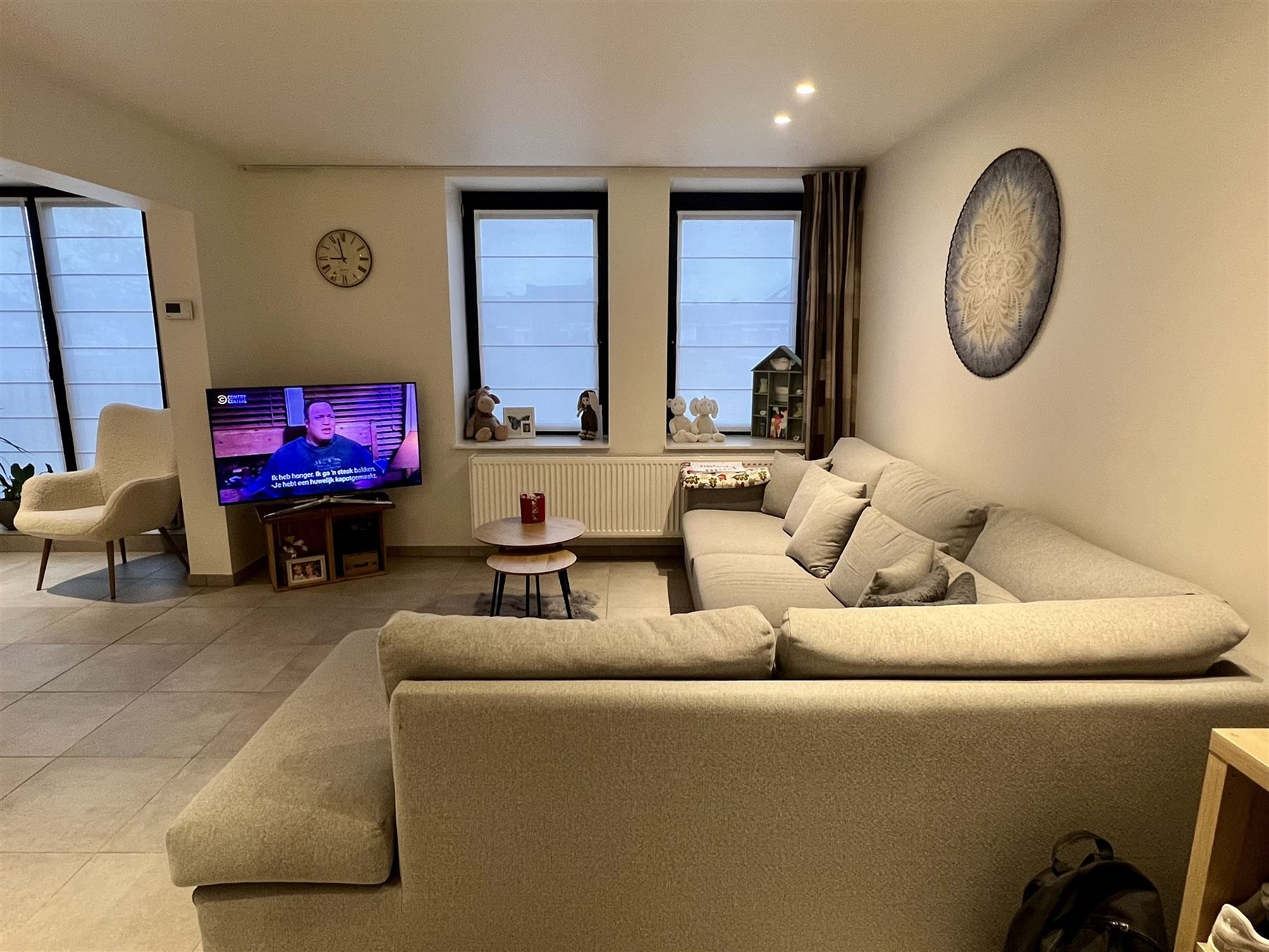 Goed gelegen eigentijds appartement foto 8