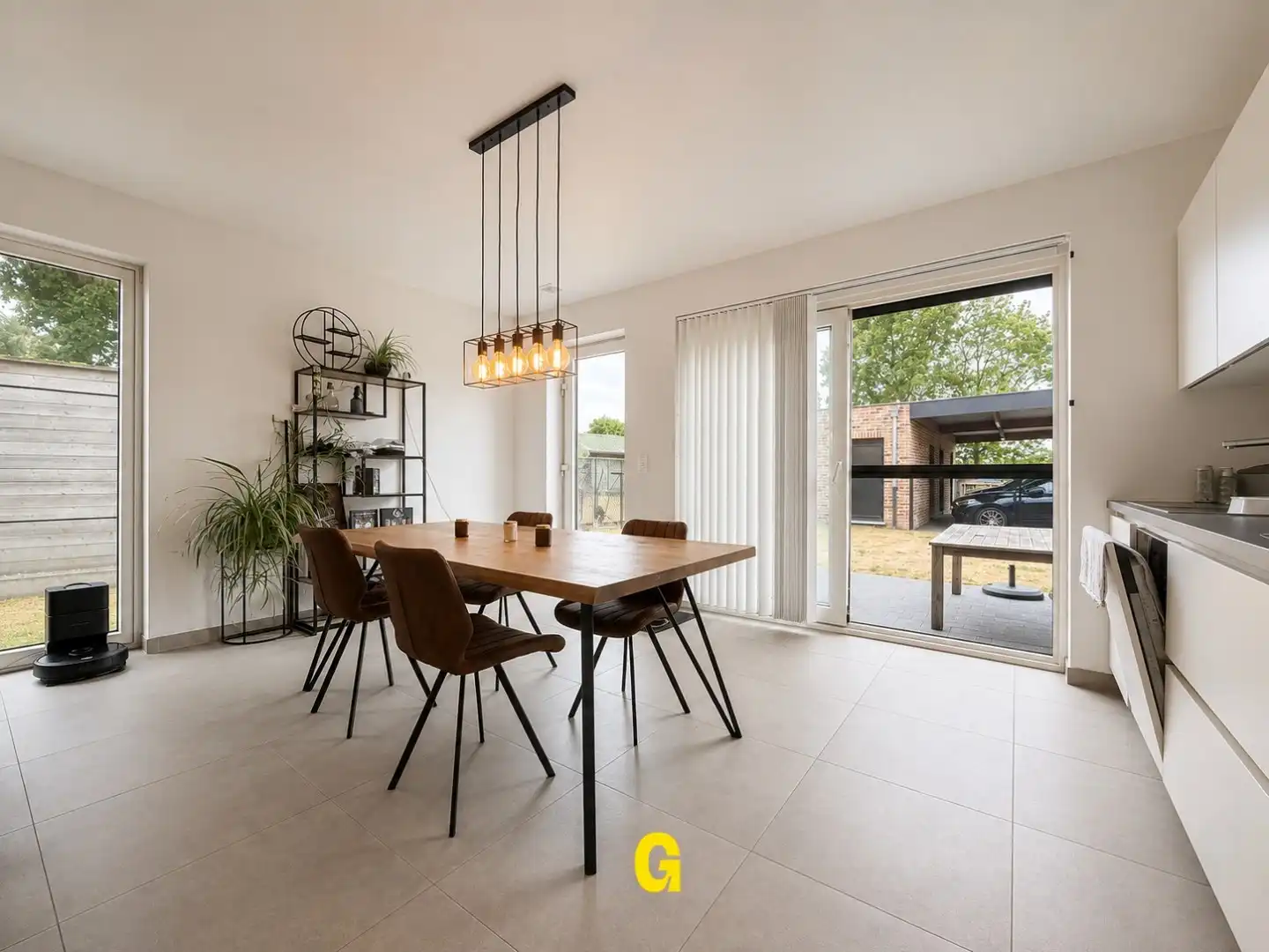 Knap afgewerkt gelijkvloersappartement met 2 slaapkamers, ruim terras en tuintje met tuinberging foto 7