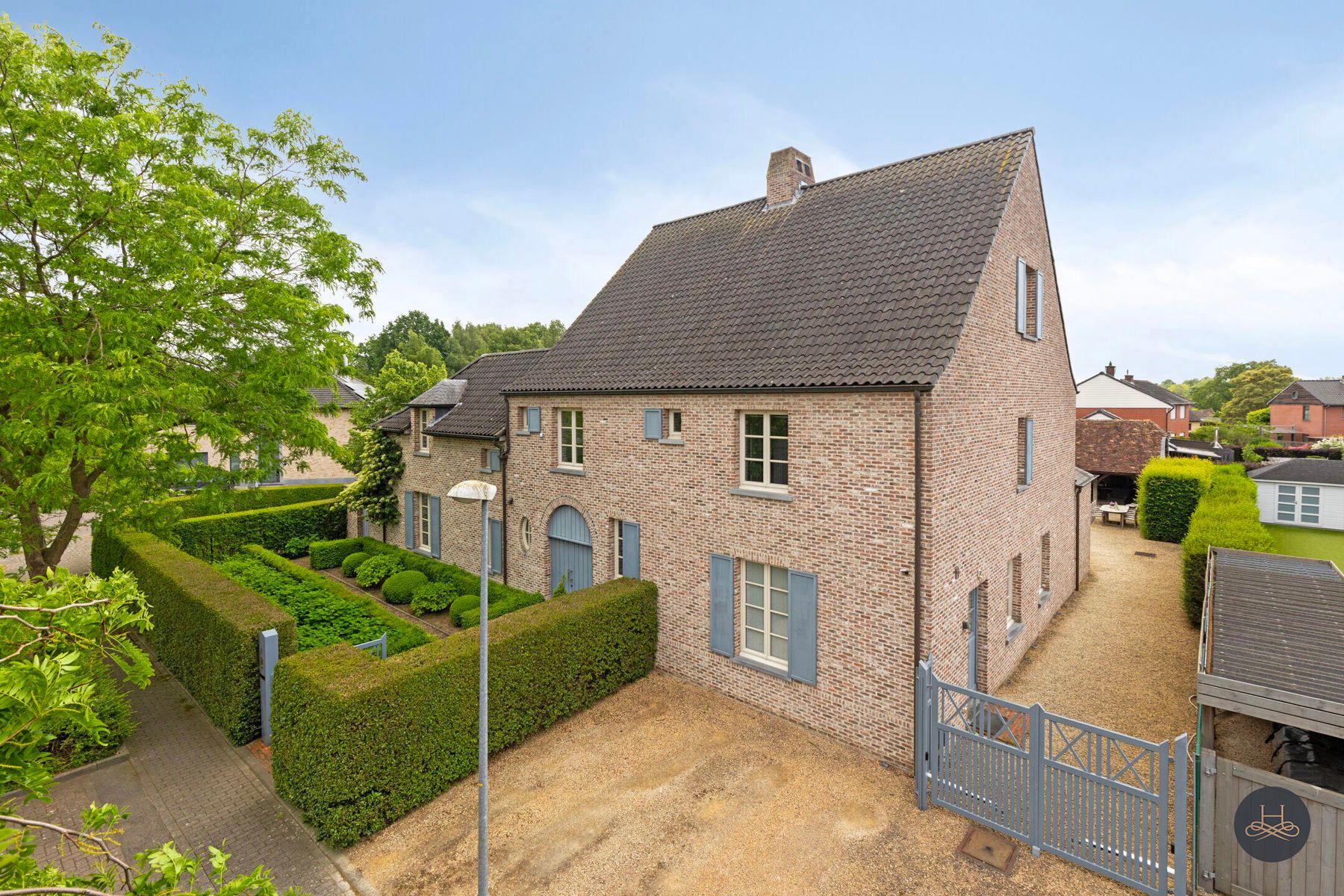 Exclusieve prachtig afgewerkte pastorijwoning met grote tuin foto 2