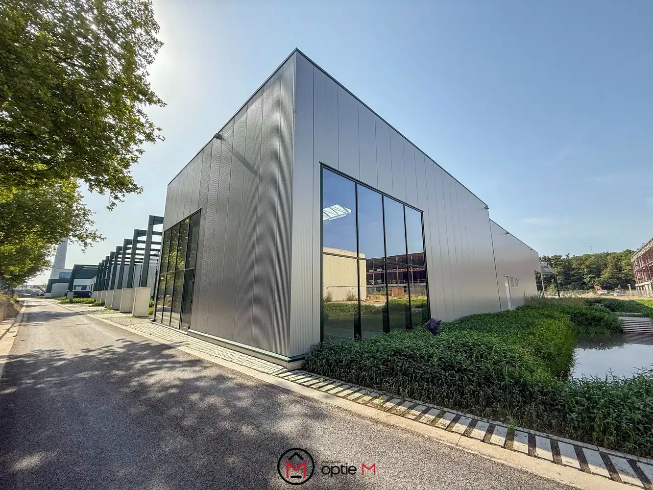 Nieuwbouw KMO-unit met mogelijkheid voor showroom/kantoren foto {{pictureIndex}}