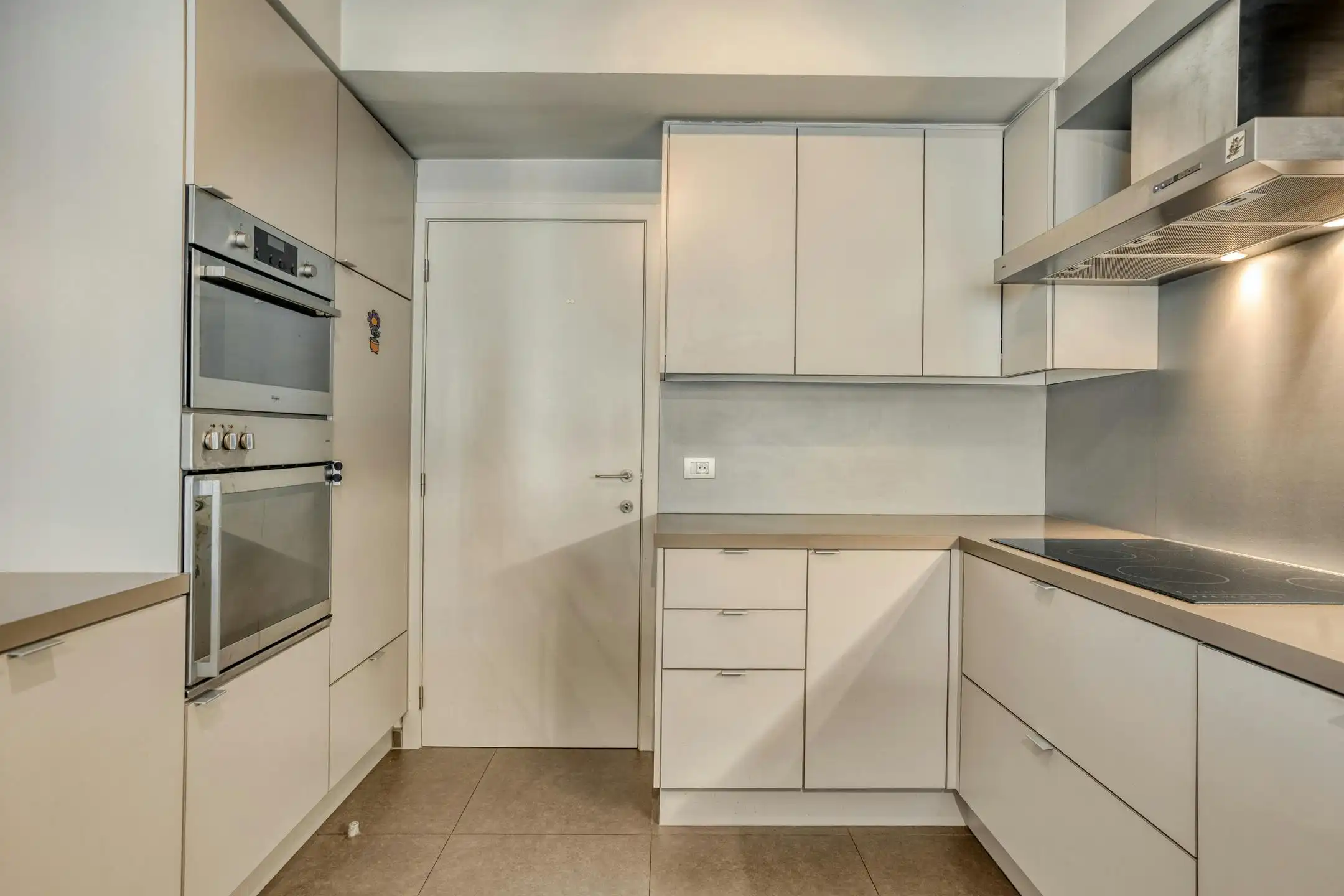 Lichtrijk 2-slpk app. met 2 terrassen in hartje Roeselare foto 8