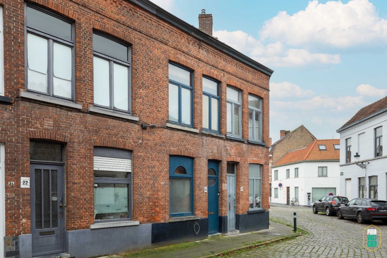 Te vernieuwen woning met zonnig stadsterras in super hartje Brugge. foto 15