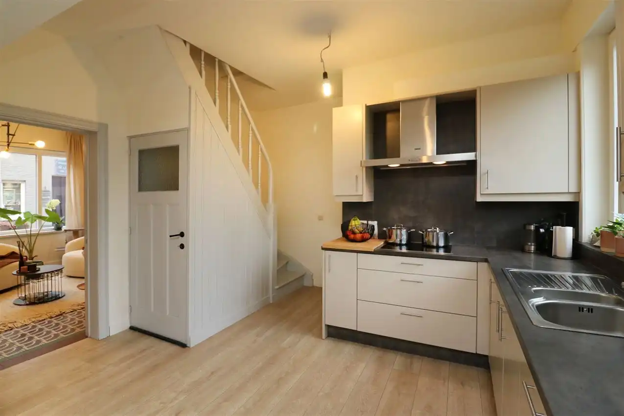 Gerenoveerde woning met tuin, centraal gelegen nabij centrum en E 314 foto 6