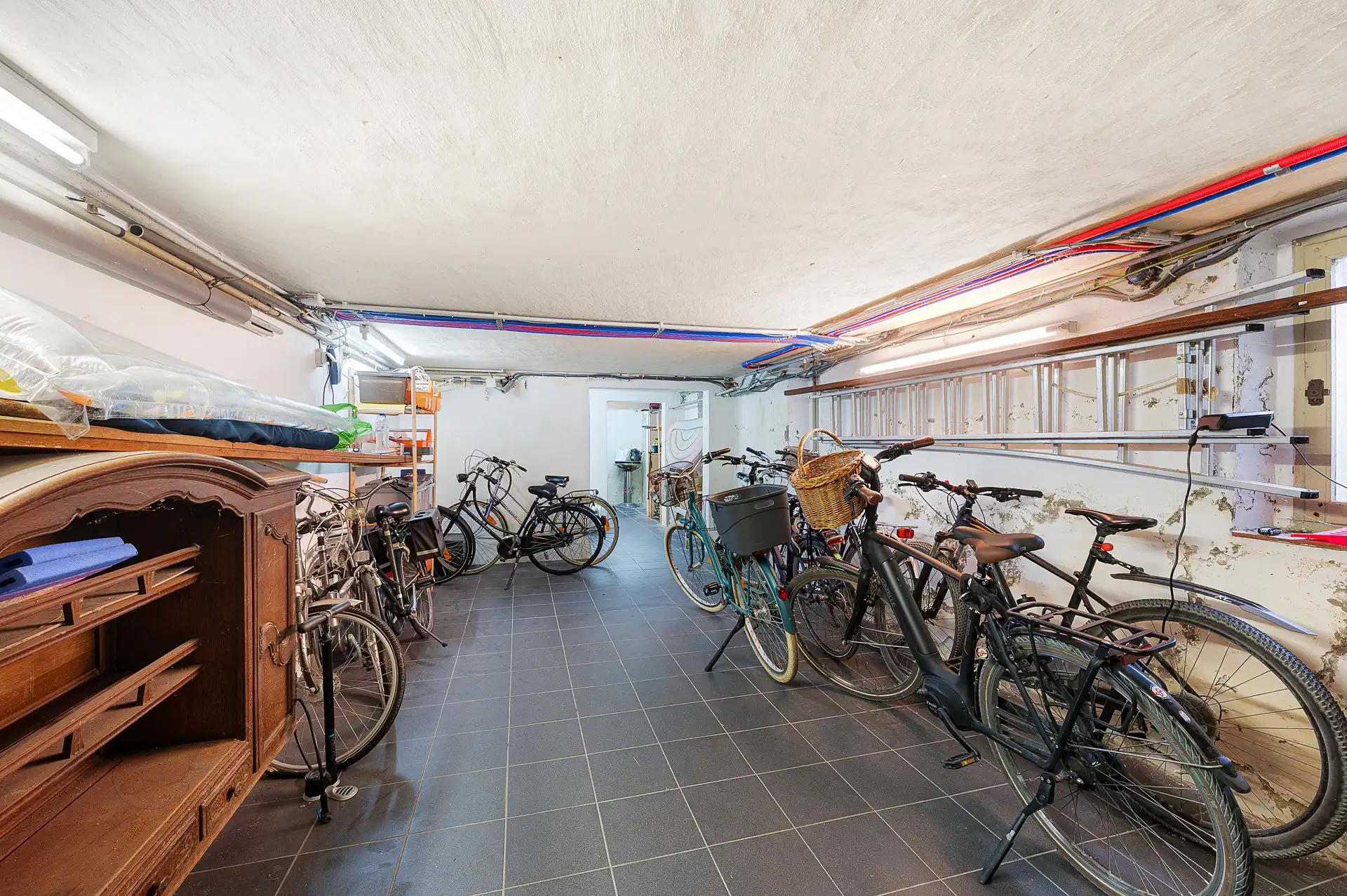 Majestueuze villa op toplocatie en 919m² grond, op slechts 150 meter van het strand foto 37
