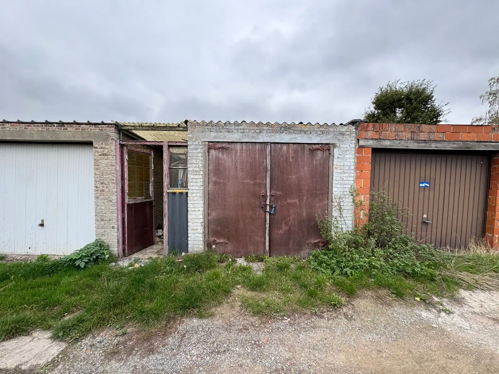 Te renoveren woning met 2 slaapkamers, tuin en garage foto 15