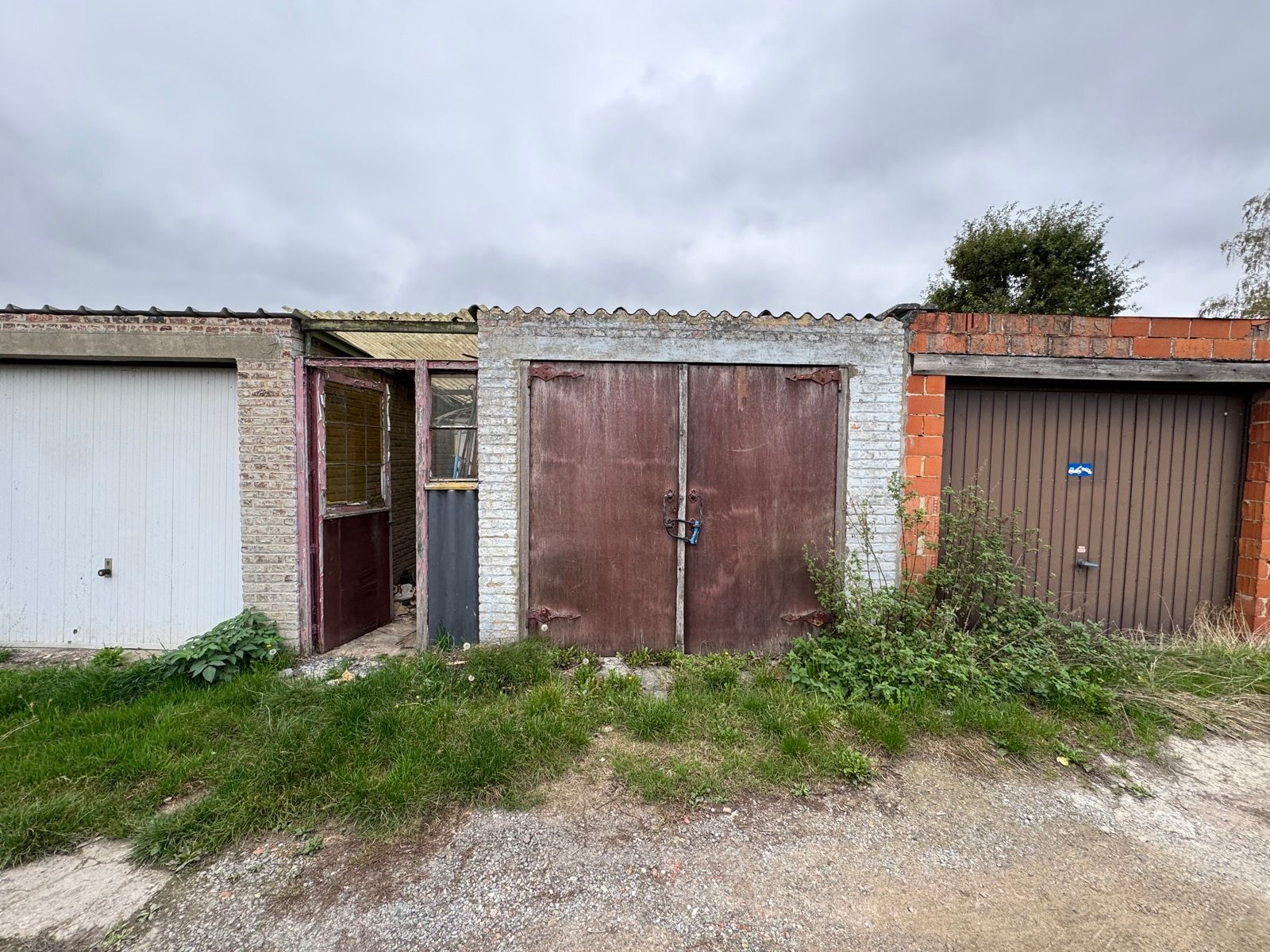 Te renoveren woning met tuin en garage foto 15