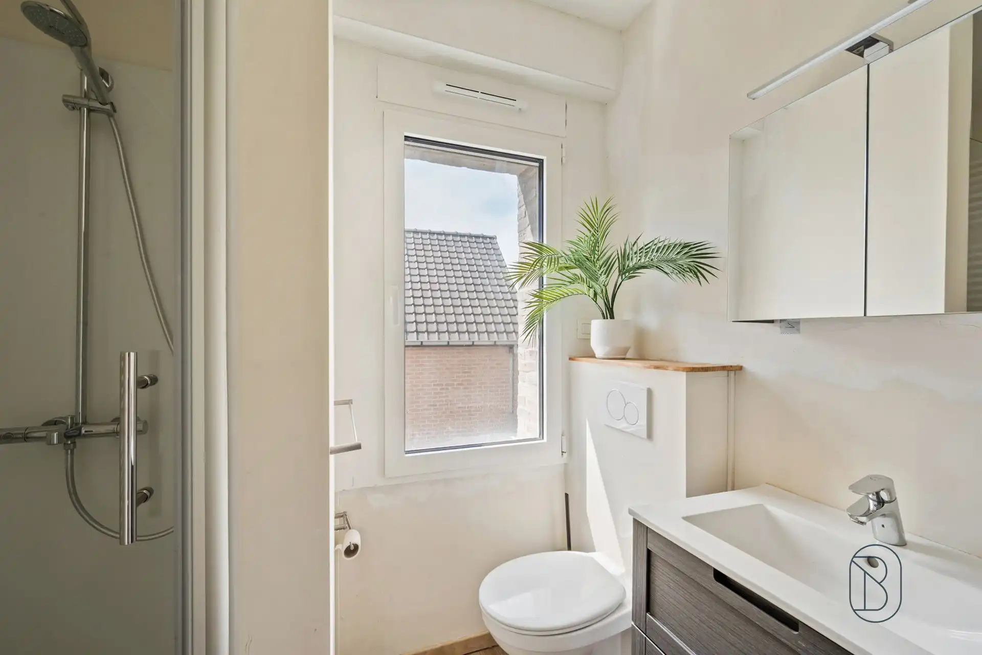 Knap gerenoveerde woning met 3 à 4 slk, en zwemvijver foto 14