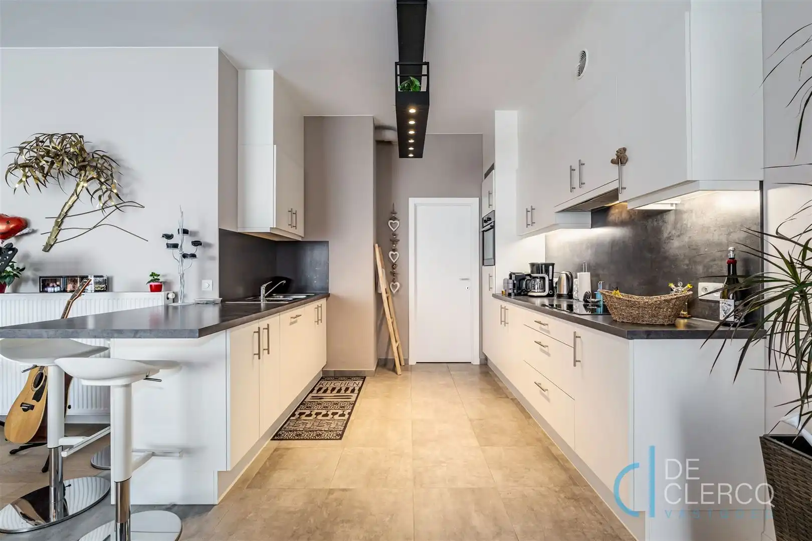 Modern, recent appartement te koop met garage in Gent! foto 5