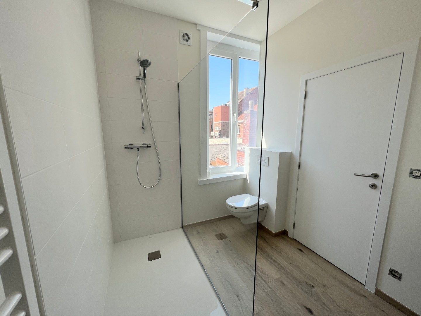 GERENOVEERDE STADSWONING IN CENTRUM IEPER MET 3 SLPKS EN ZONNIG TERRAS foto 9