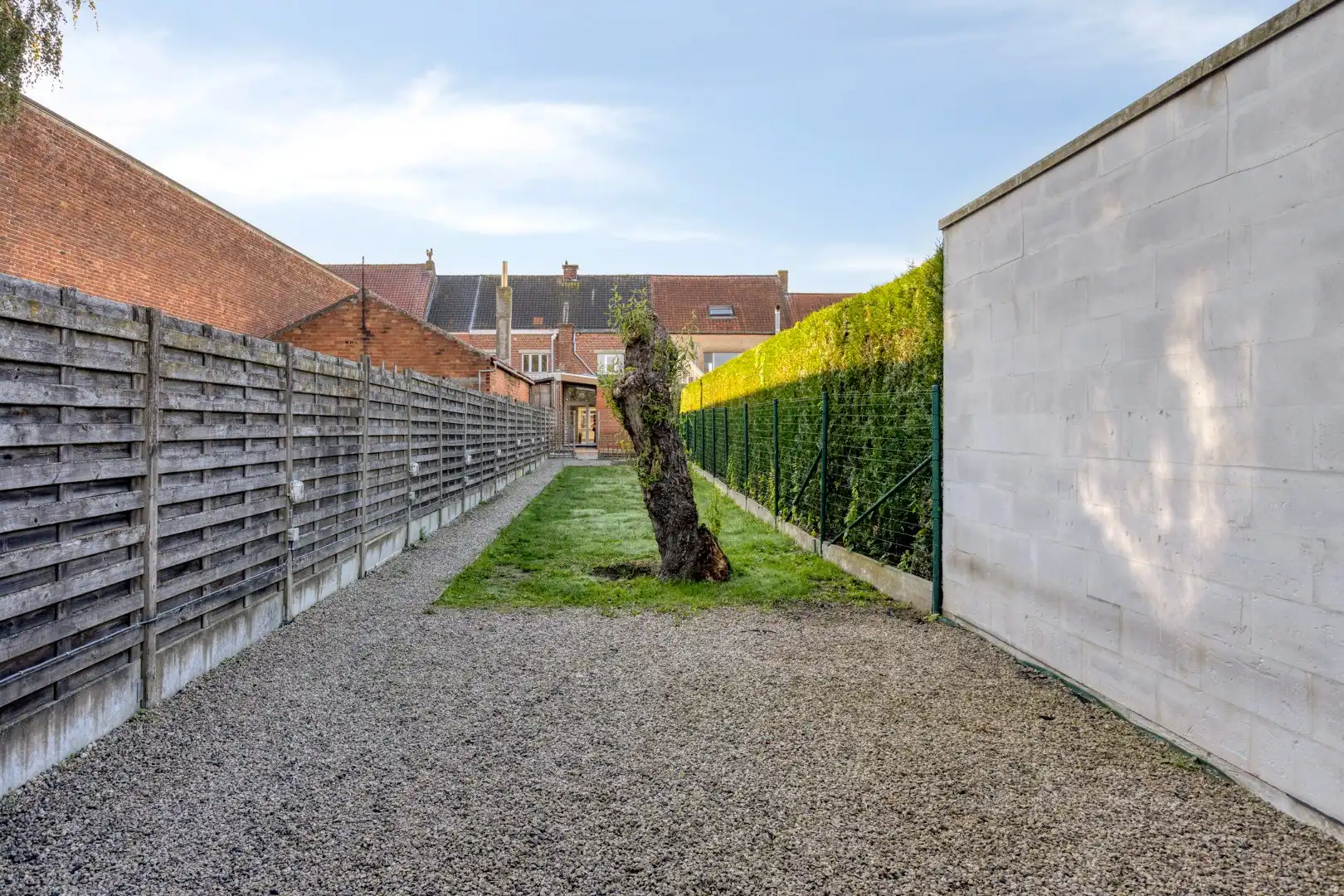 Verzorgde woning met diepe tuin, carport en uitweg achteraan! foto 21