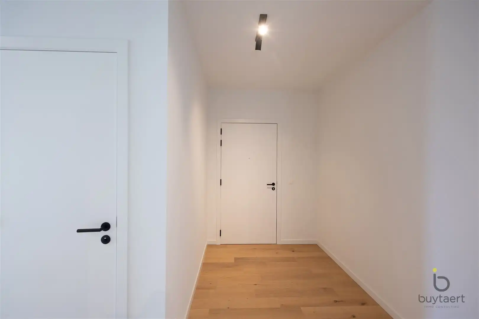 Nieuwbouw appartement met ruim terras en parking te Zoersel. foto 26