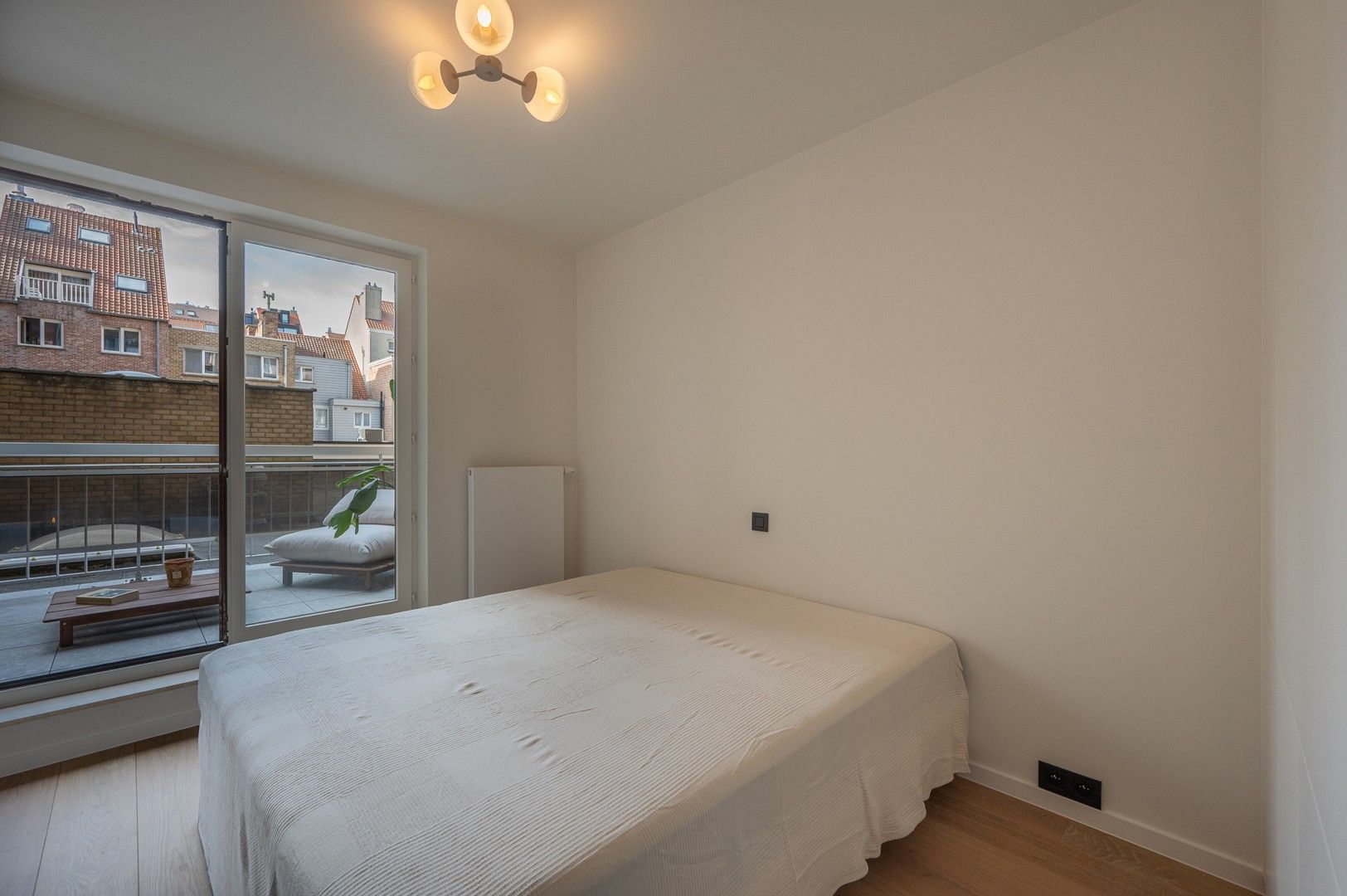 Volledig gerenoveerd appartement met zonnig terras, 2 slaapkamers en zwembad foto 17
