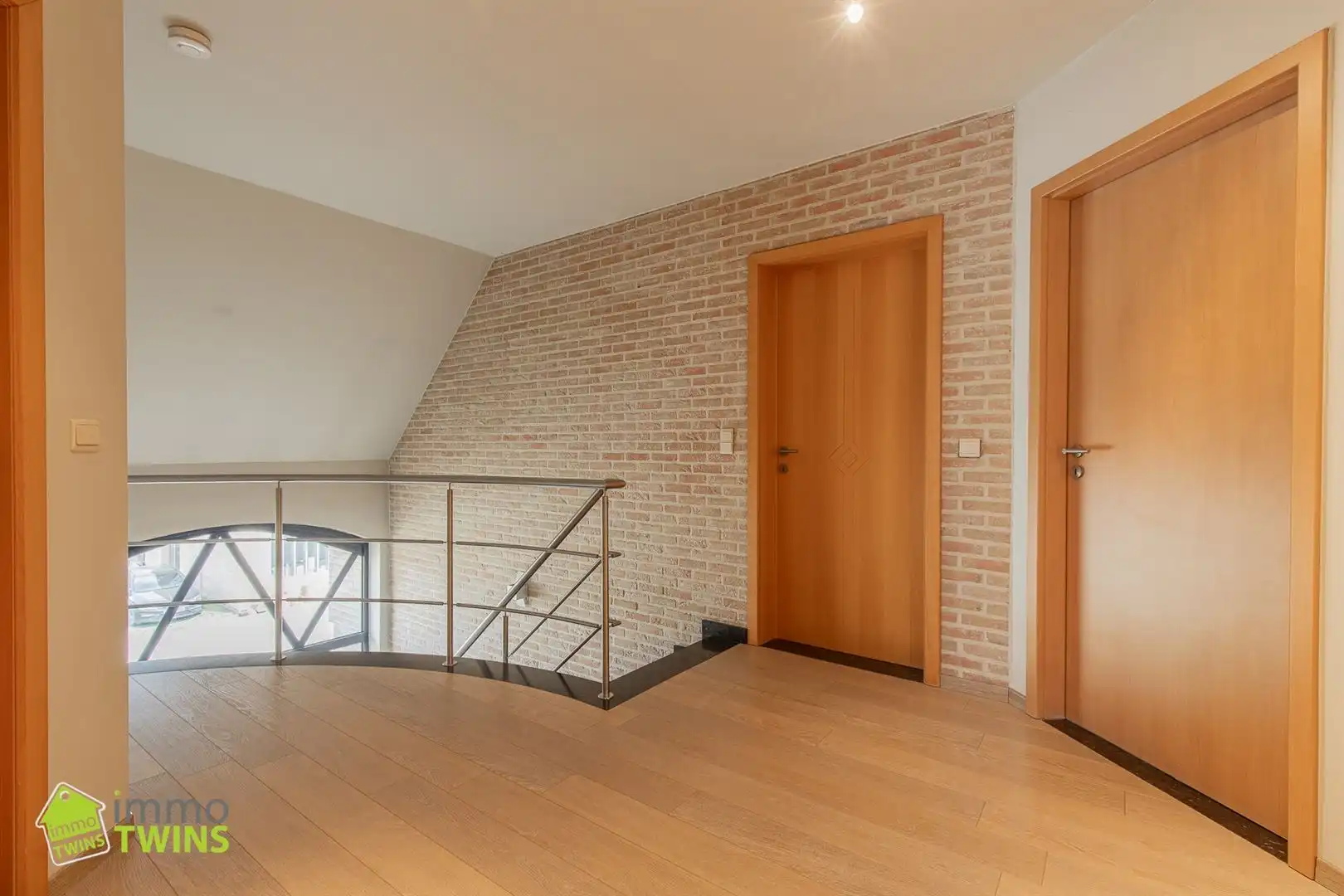 Prachtige instapklare open bebouwing te huur met afgesloten tuin en dubbele garage foto 22