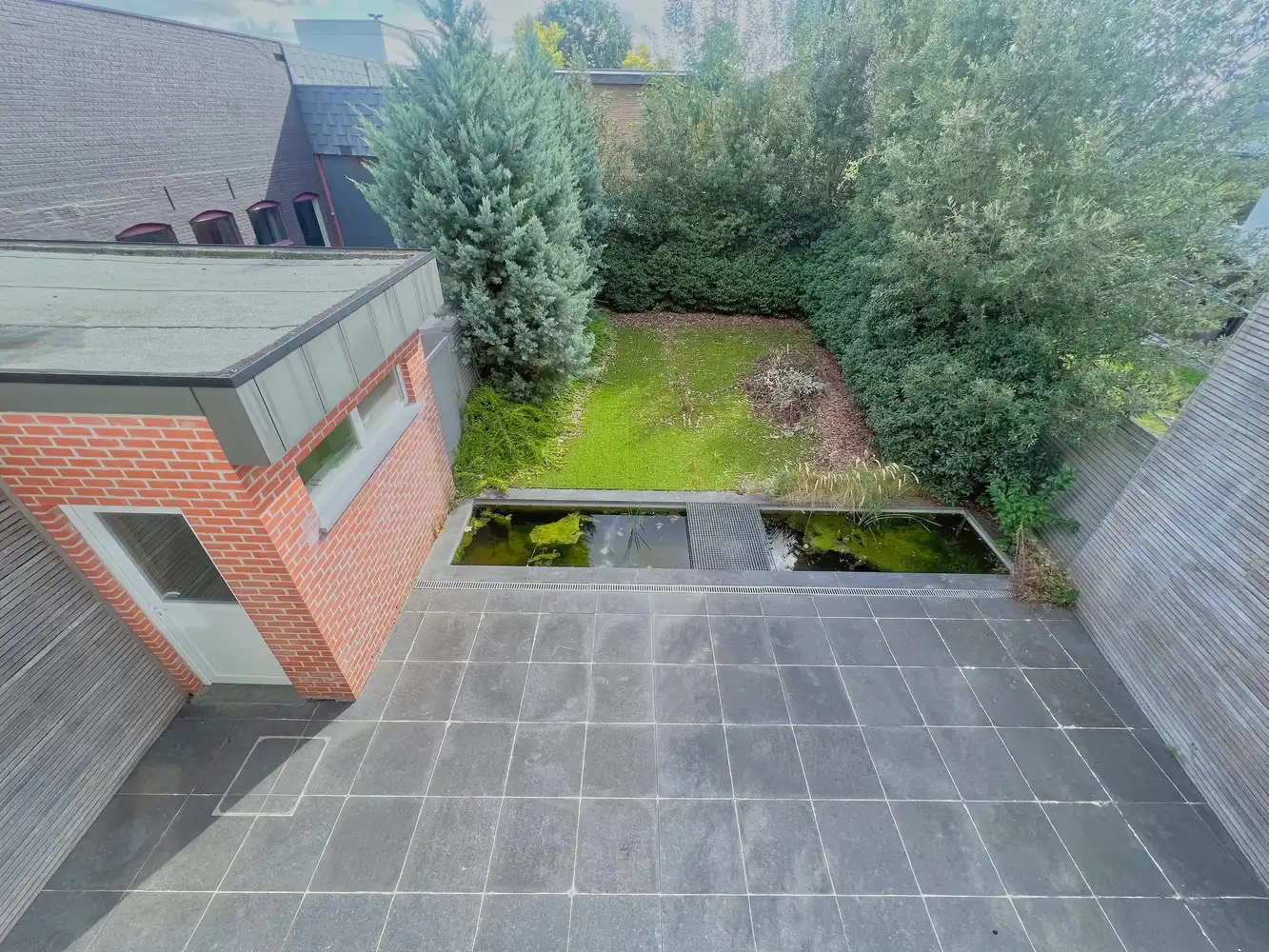 Prachtig vernieuwde gezinswoning in hartje Torhout foto 14