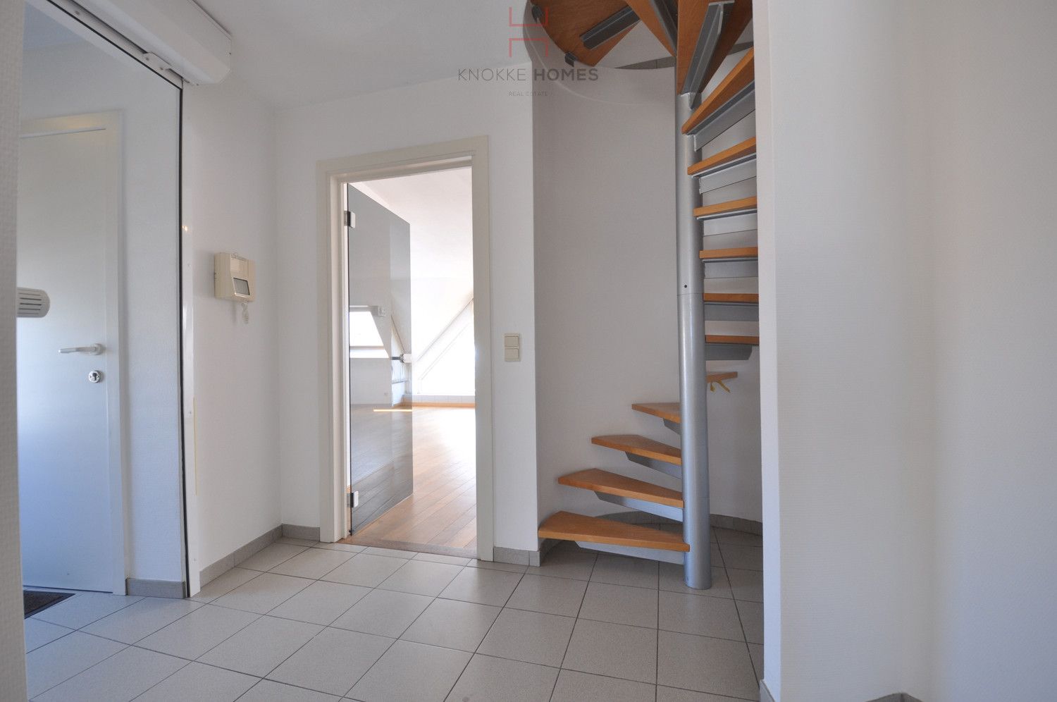 Instapklaar duplexappartement met zuidterras en open zicht vlakbij het Albertstrand foto 13