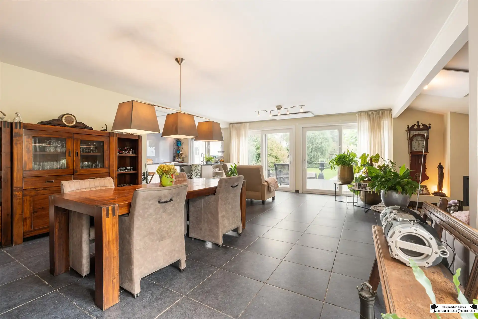 Unieke laagbouwwoning met 4 slaapkamers foto 7