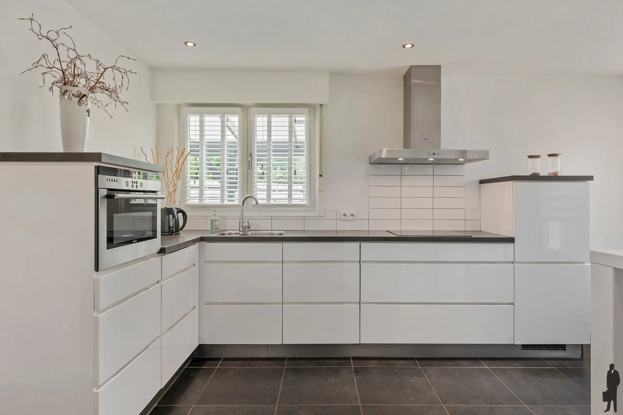 NIEUWE VOORWAARDEN! Tijdloze, vrijstaande woning met 4 slpk. gelegen in het centrum van Wortel - Hoogstraten. foto 7