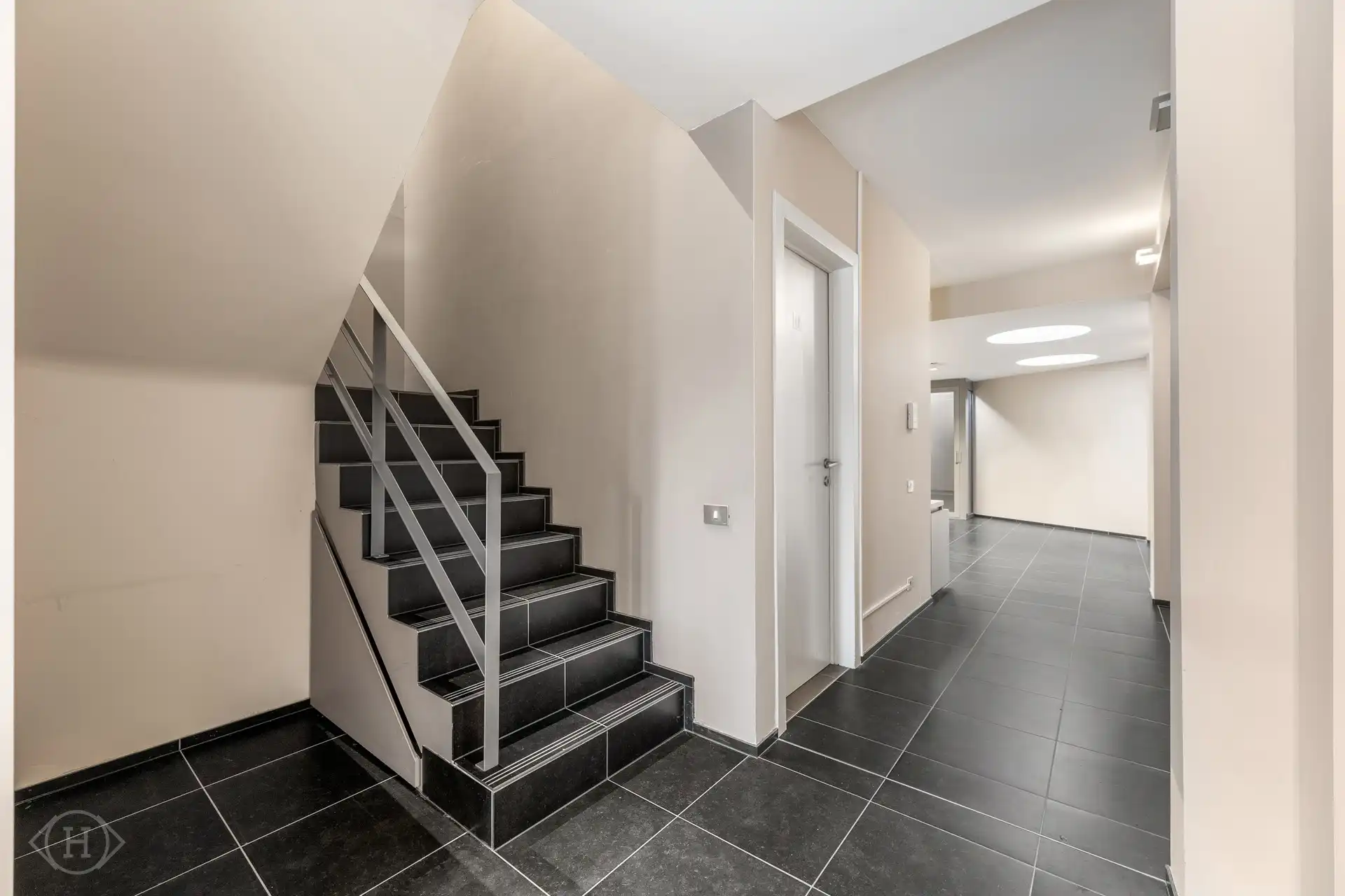Opbrengsteigendom: Ruim kantoor + duplexappartement foto 6