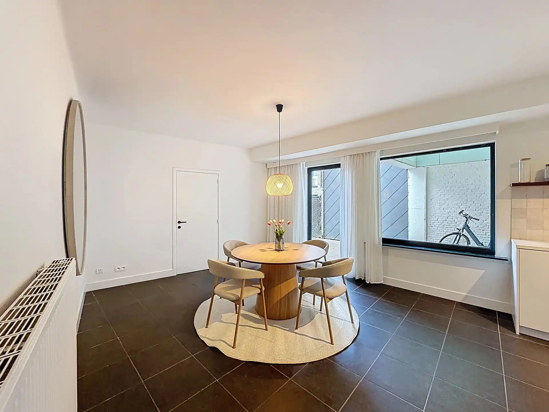 Zeer gezellig gelijkvloers appartement met 1 (mog. 2) slaapkamers, tuin, terras en staanplaats. foto 13