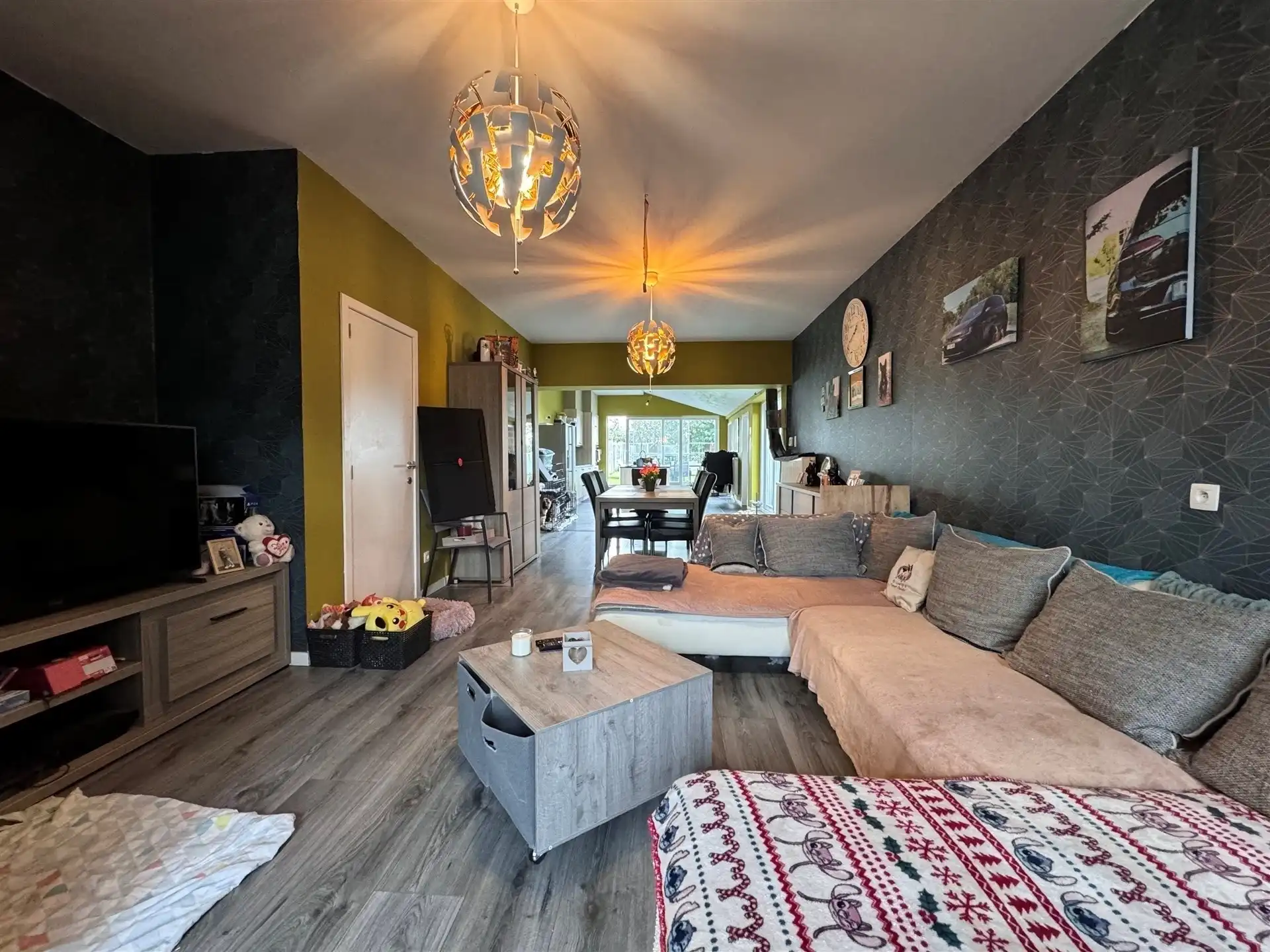 Gunstig gelegen halfopen bebouwing met grote tuin. foto 2