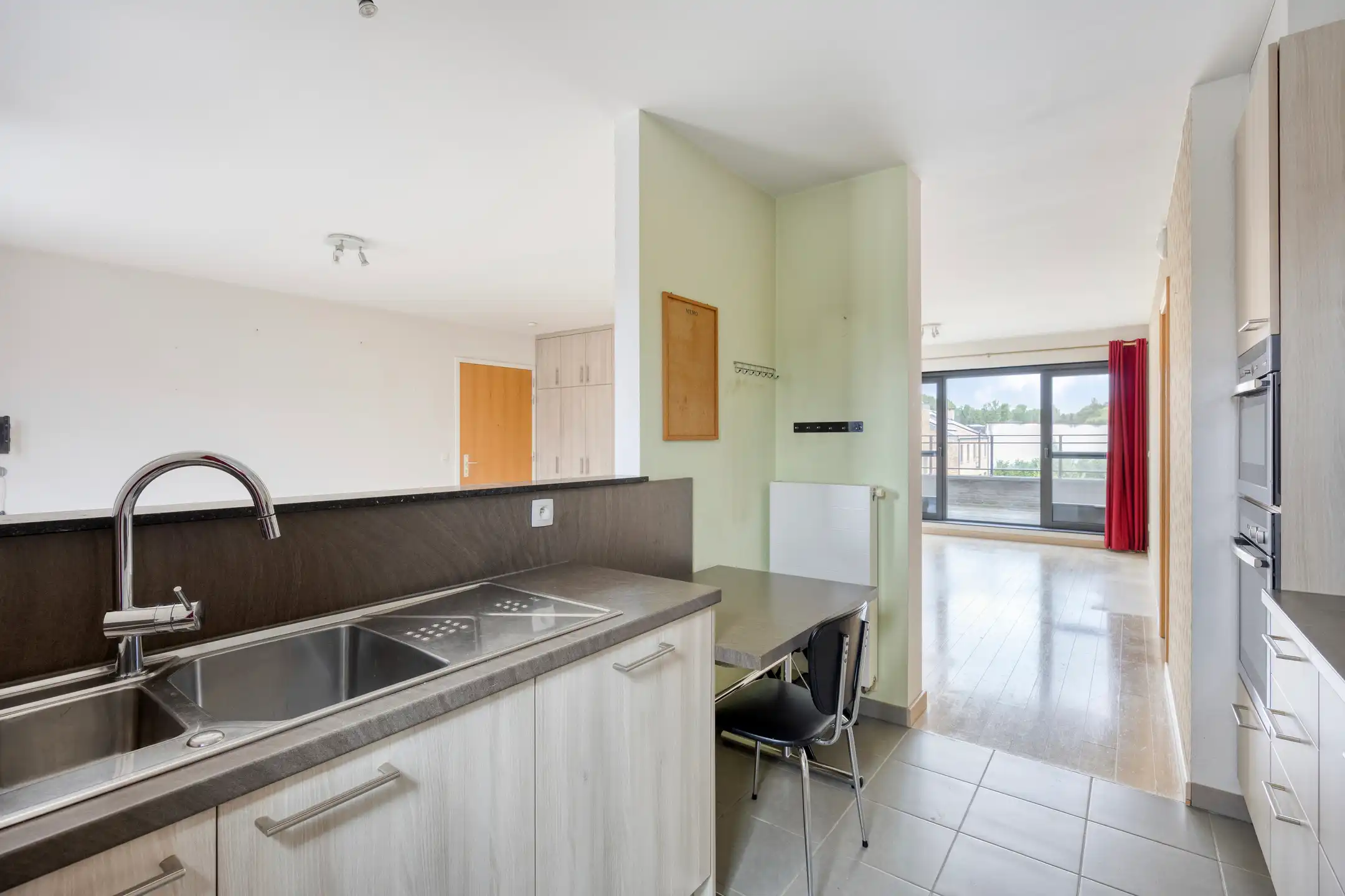 Zeer ruim appartement met 2 slaapkamers & prachtig terras foto 8