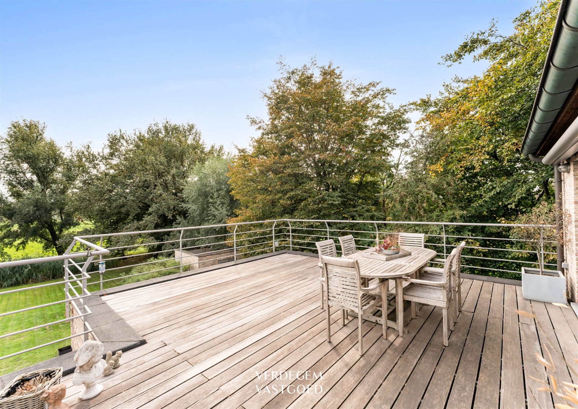Prachtig appartement in landelijke stijl met groot terras, 2 slaapkamers, unieke carport en gemeenschappelijke tuin foto 7