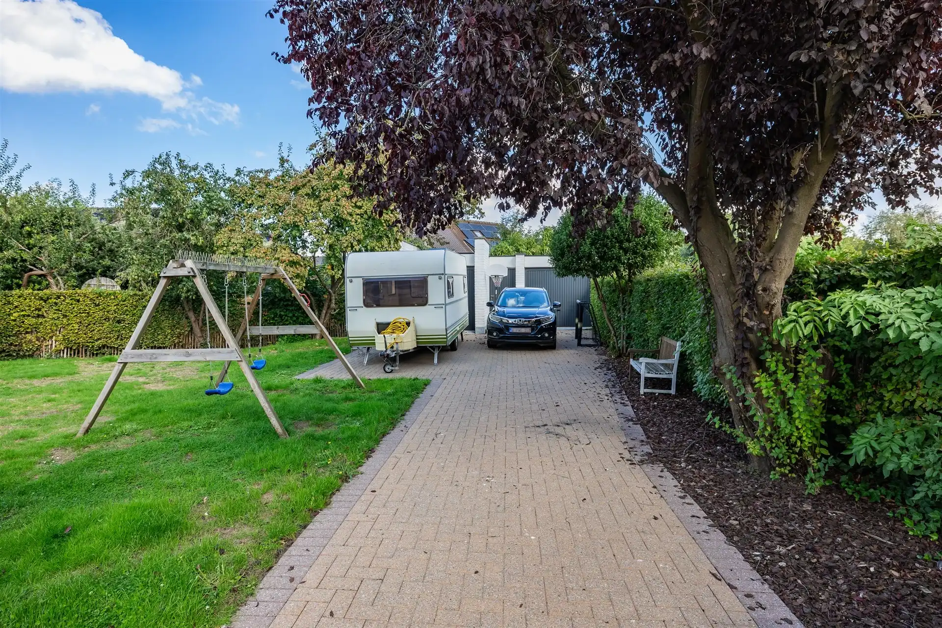 Riante woning met 4 slaapkamers , tuin en praktijk foto 4