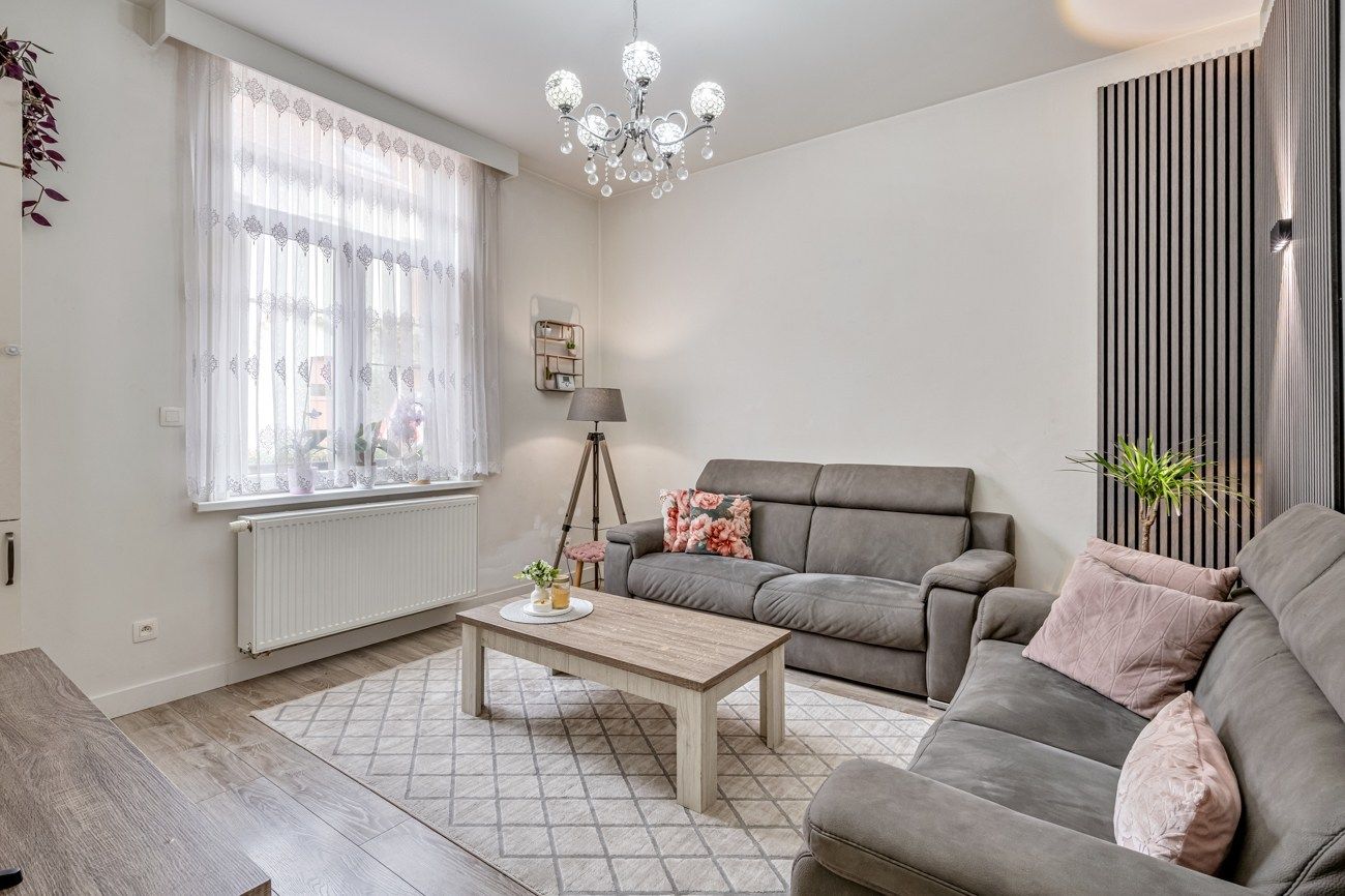 Instapklare woning op gegeerde locatie in Sint-Amandsberg foto {{pictureIndex}}