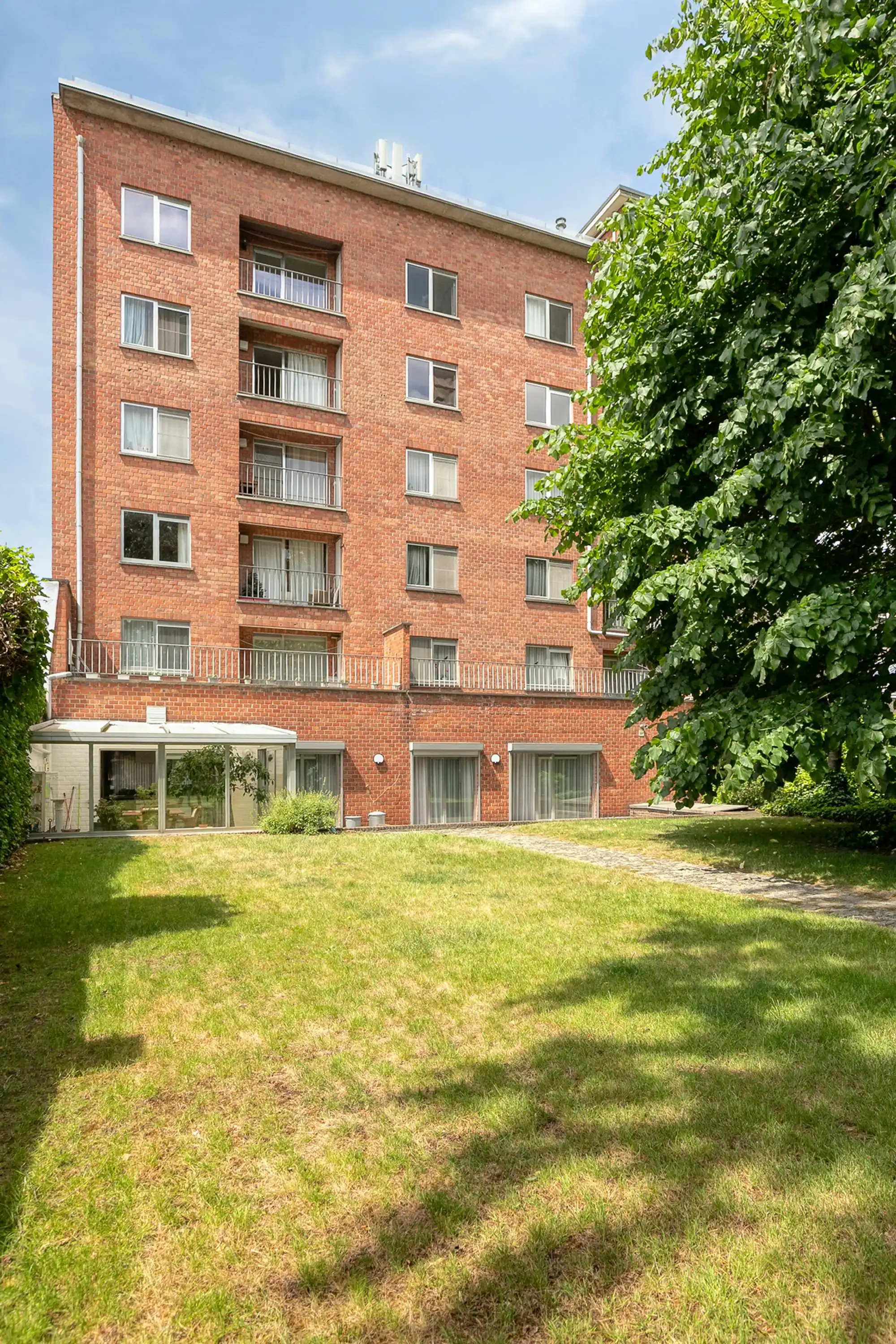 Opbrengsteigendom met 12 appartementen in Boom foto 2