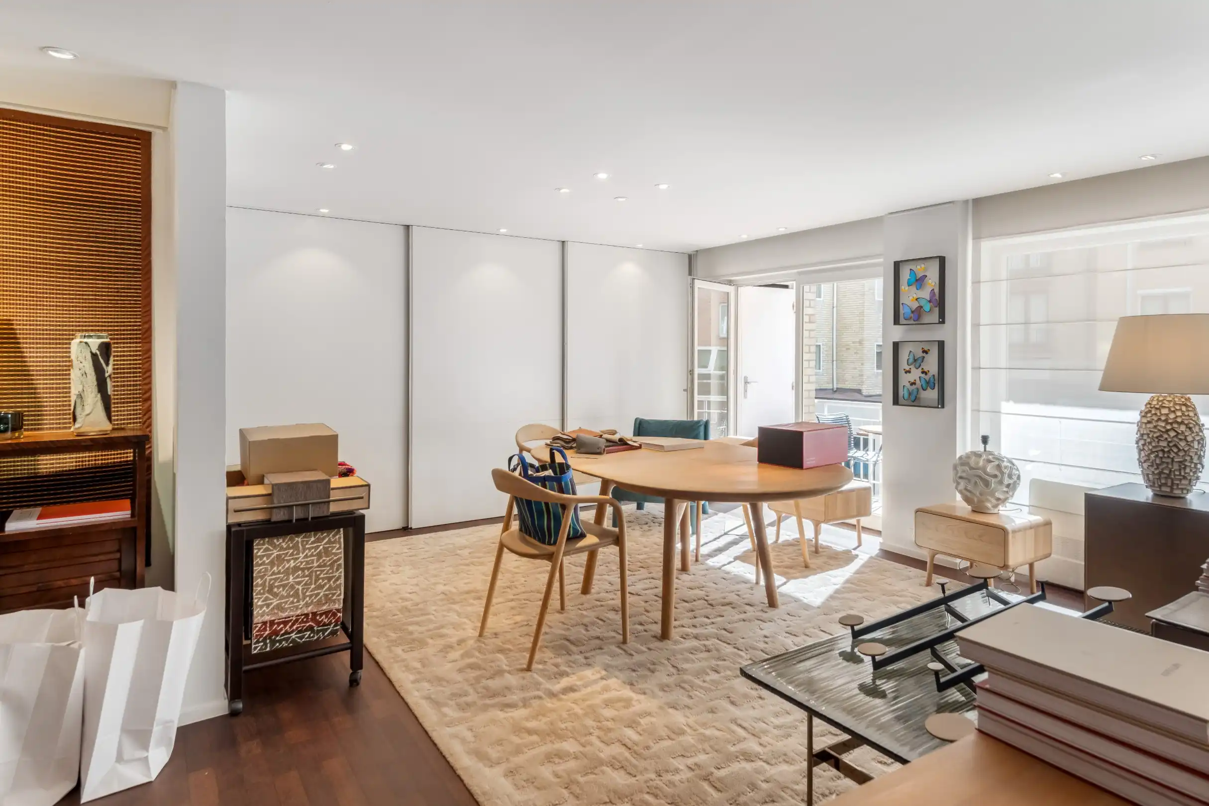 Ruim handelspand op de Zeedijk in het Zoute met circa 7m. etalage. foto 7