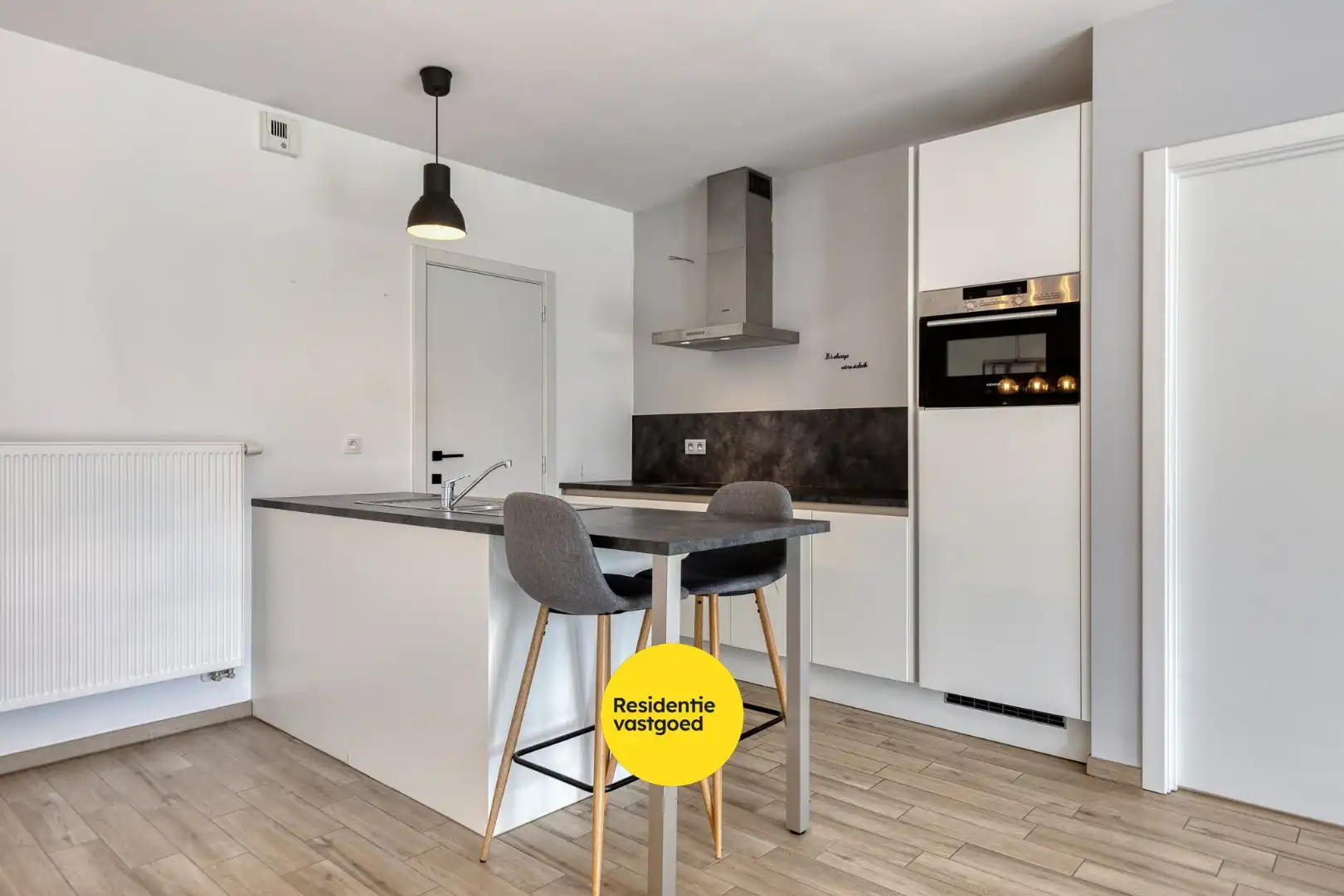 Instapklaar 1-slpk appartement te Laken foto 2