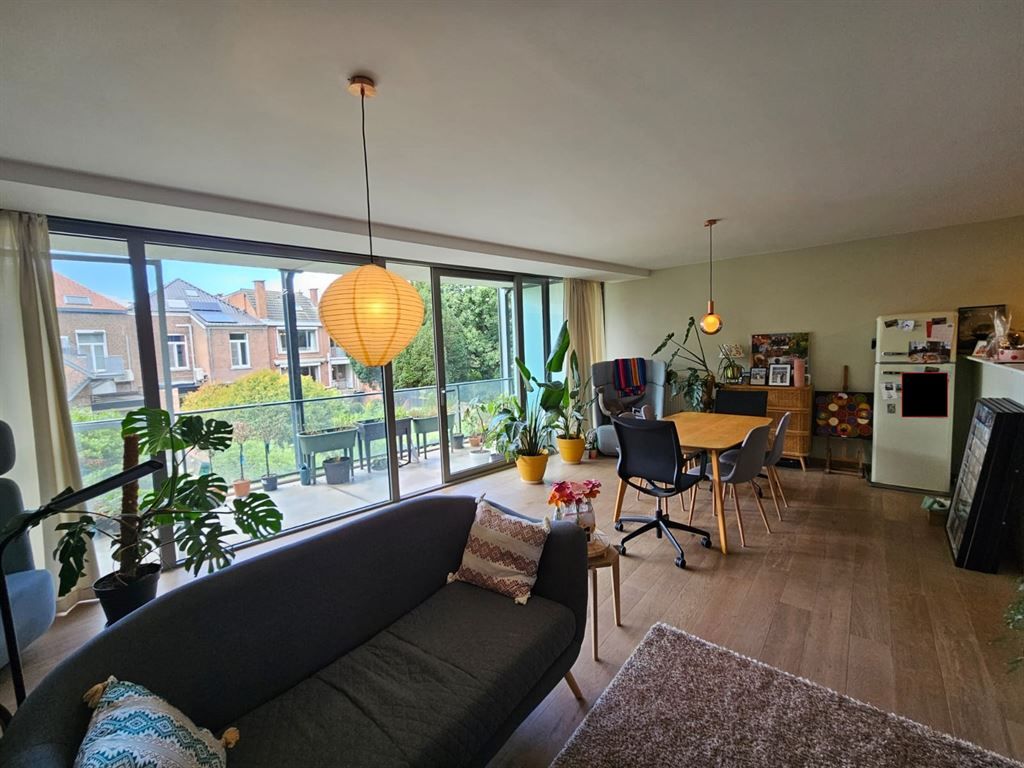 Mooi en lichtrijk appartement met 2 slaapkamers foto 2