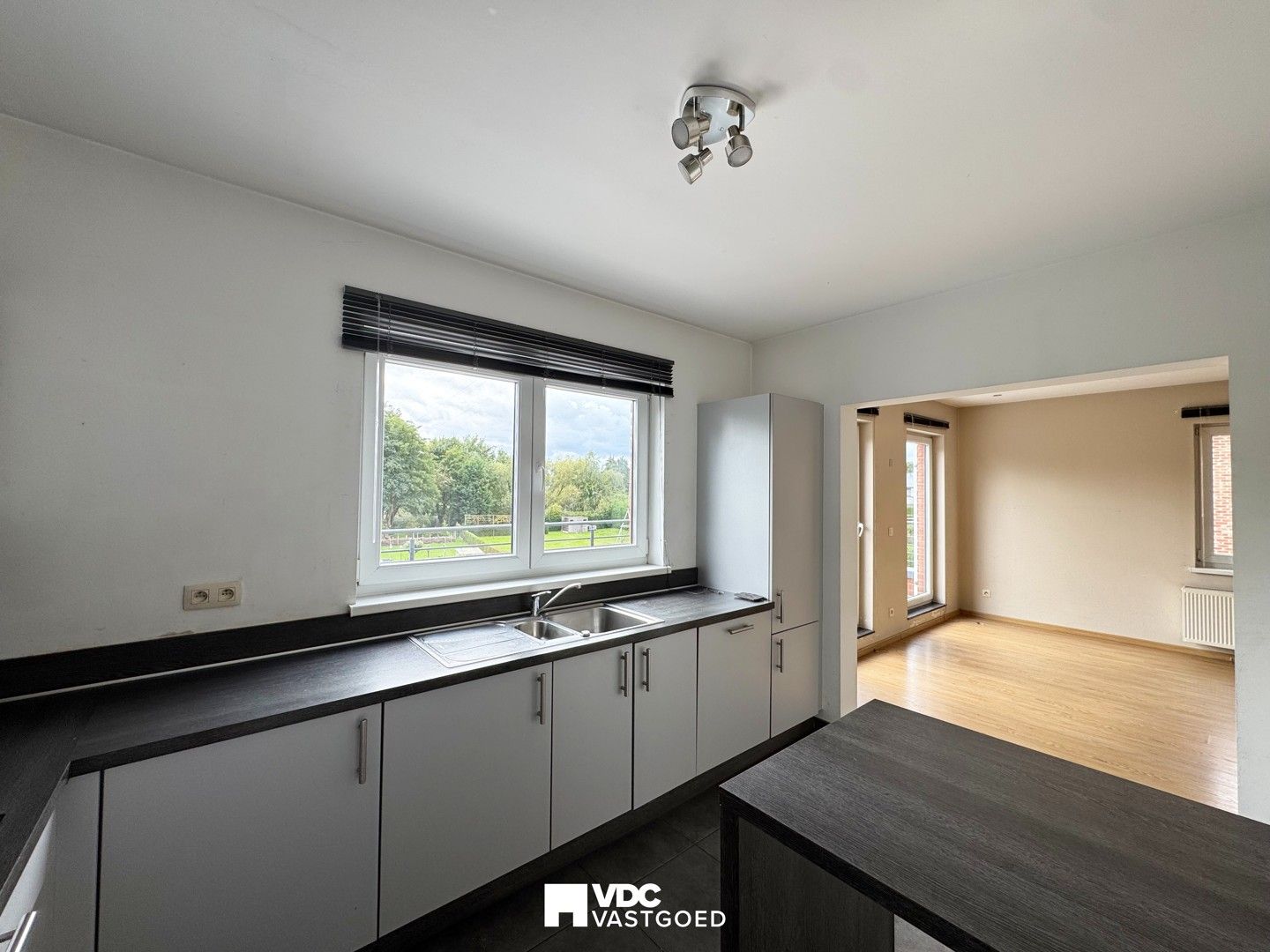 Zeer mooi en ruim duplex-appartement met 4 slaapkamers en groot terras in groene omgeving foto 6
