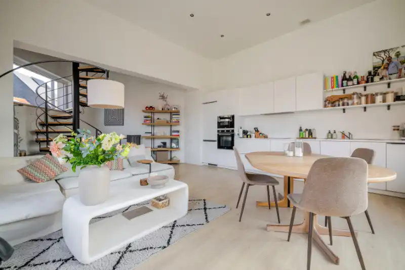 Gerenoveerde woning voor combinatie wonen/werken foto 6