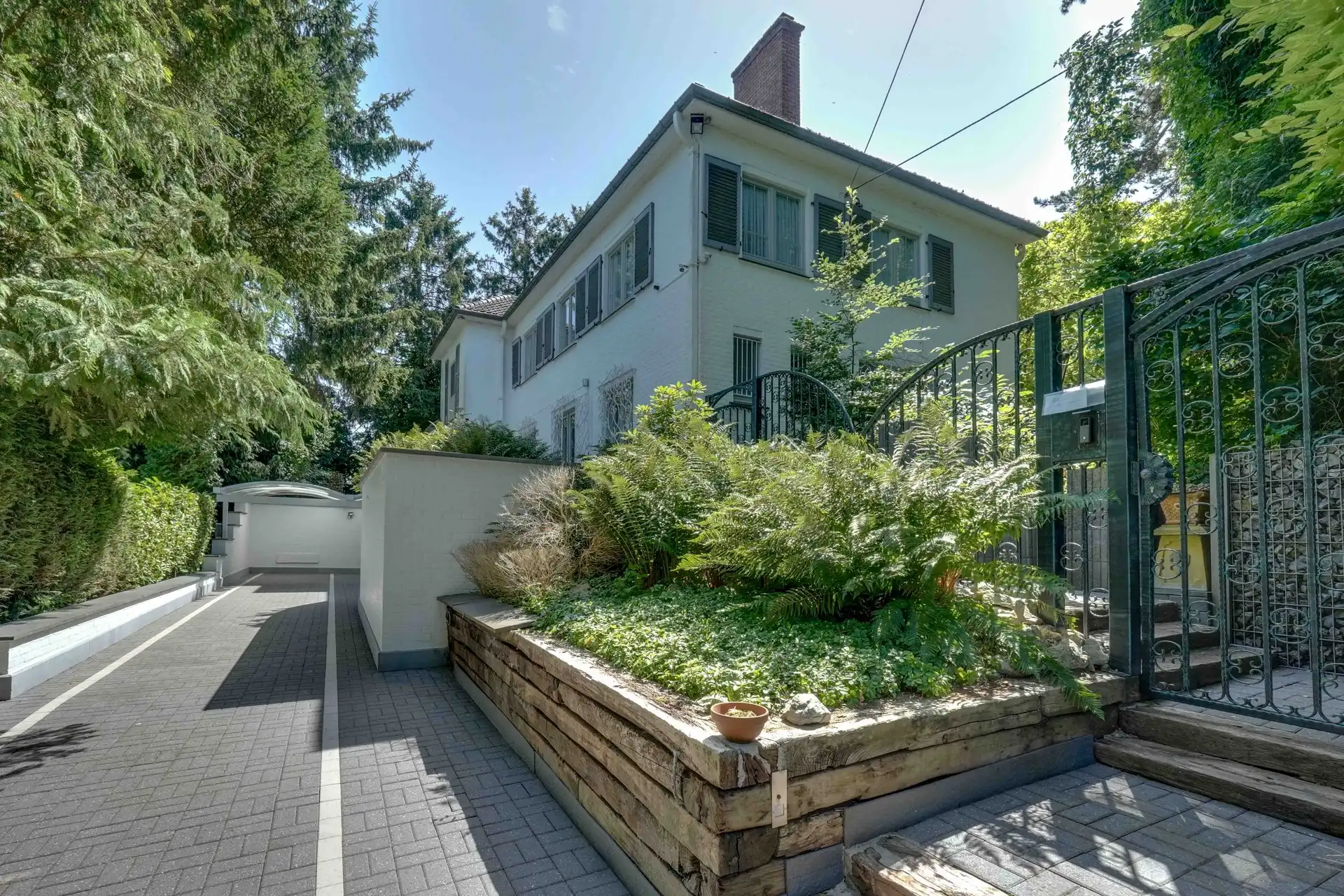 EXCLUSIEVE VILLA IN DOODLOPENDE STRAAT foto 9