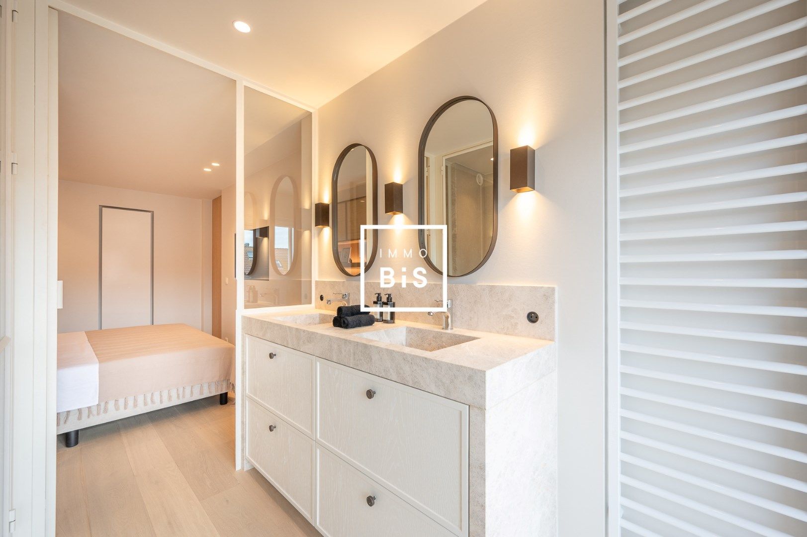 Luxueus gerenoveerd appartement centraal gelegen op enkele stappen van de zeedijk foto 17
