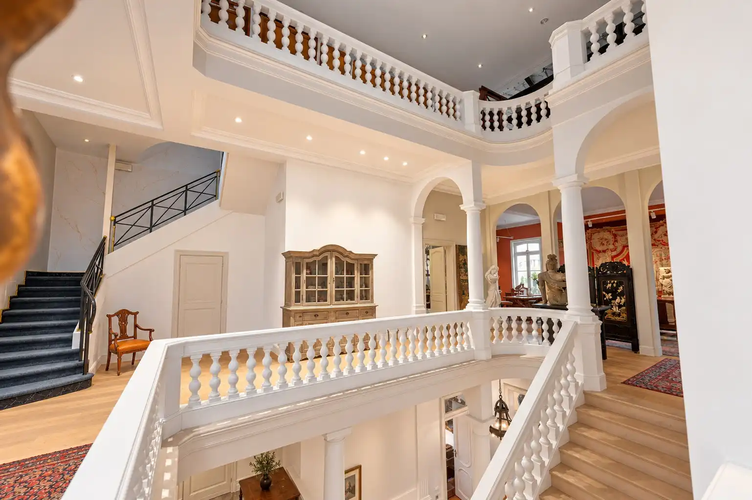 IMPOSANT KARAKTERVOL NEOCLASSICISTISCH HERENHUIS foto 12