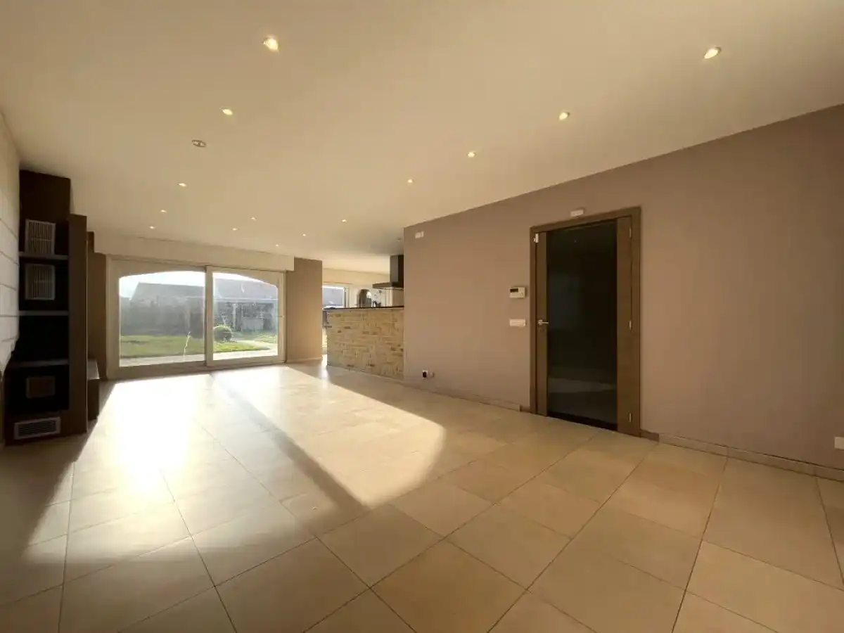 Moorslede – Villa in Spaanse stijl met dubbele garage en 4 slaapkamers foto 3