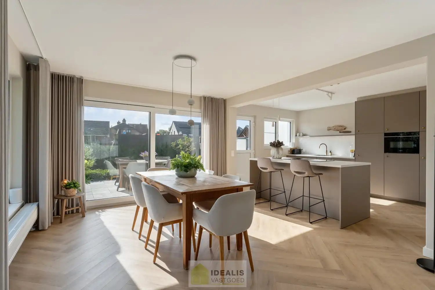 IDEALIS VASTGOED – Een prachtige instapklare woning in het fijne Hamont op een steenworp van de NL-grens! foto 14