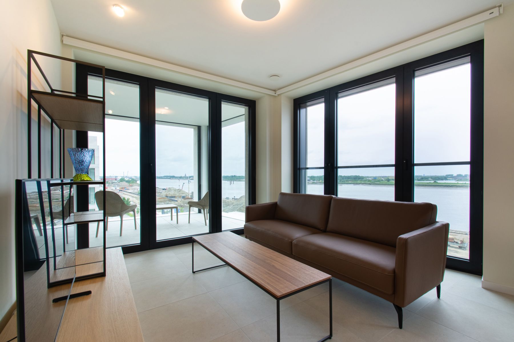 Gemeubeld 2-slaapkamerappartement met uitzicht op de Schelde foto 2