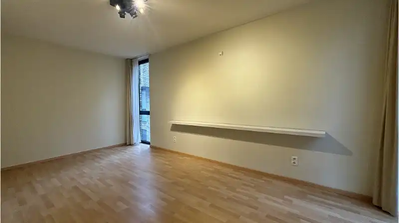 Comfortabel en lichtrijk 2-slaapkamerappartement met TERRAS te huur in Brugge foto 6