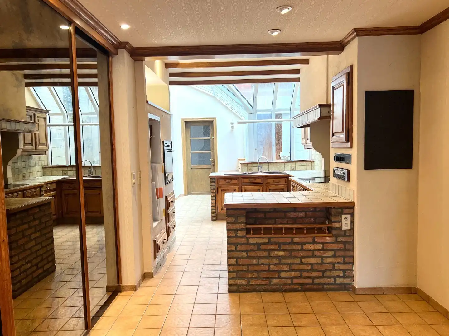 TE KOOP – Ruime eigendom met commerciële mogelijkheden in Zwevegem Vanafprijs: €150.000 foto 5